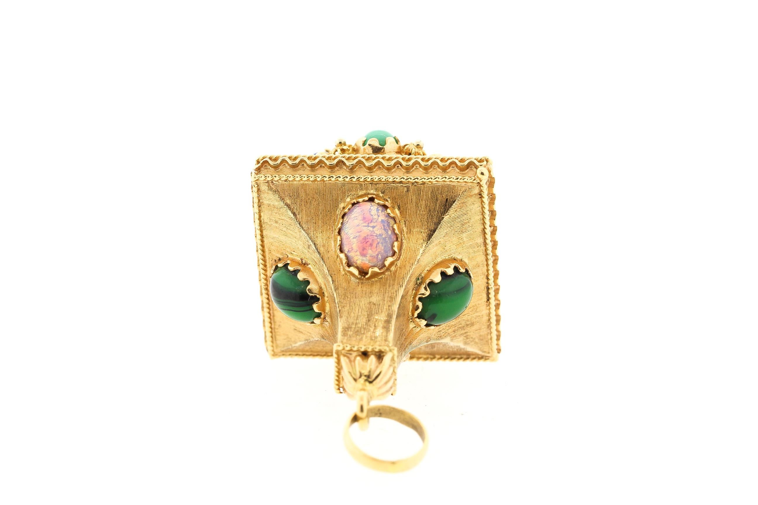 Vintage Etruscan Revival Style Gemset 18 Karat Gold Pendant In Good Condition In New York, NY