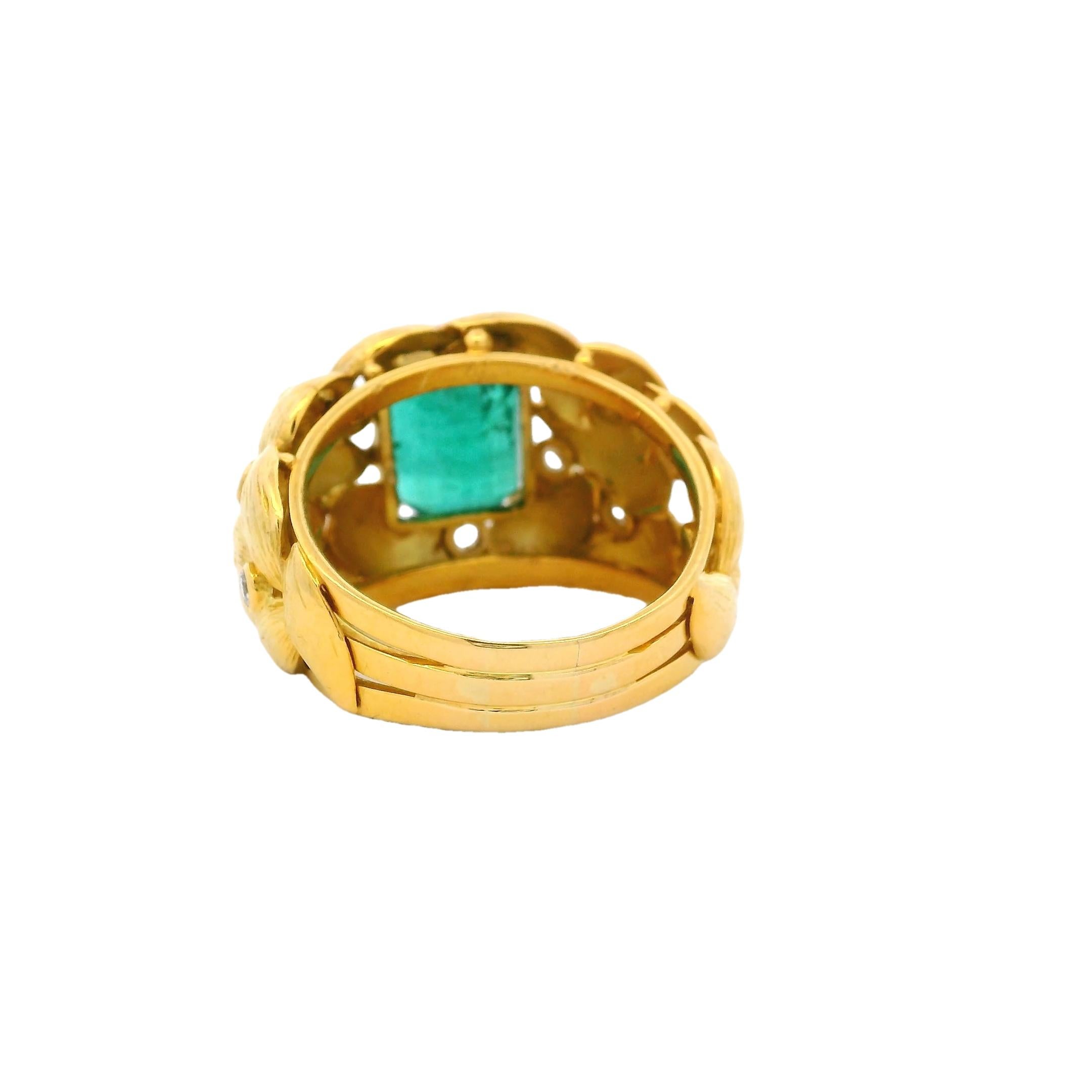 Bague vintage de style étrusque en or 18K avec émeraudes et diamants Excellent état - En vente à Miami, FL