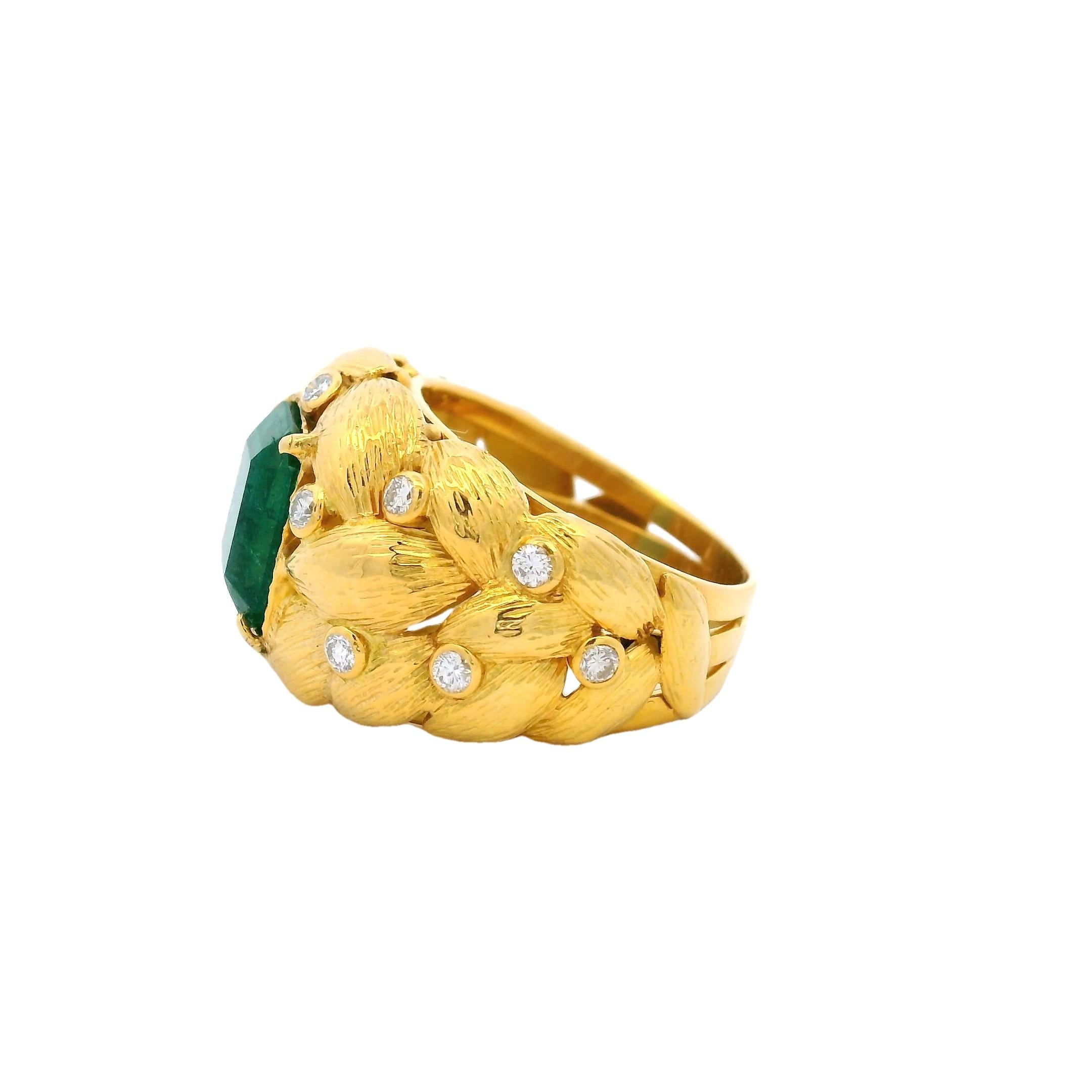 Bague vintage de style étrusque en or 18K avec émeraudes et diamants Unisexe en vente