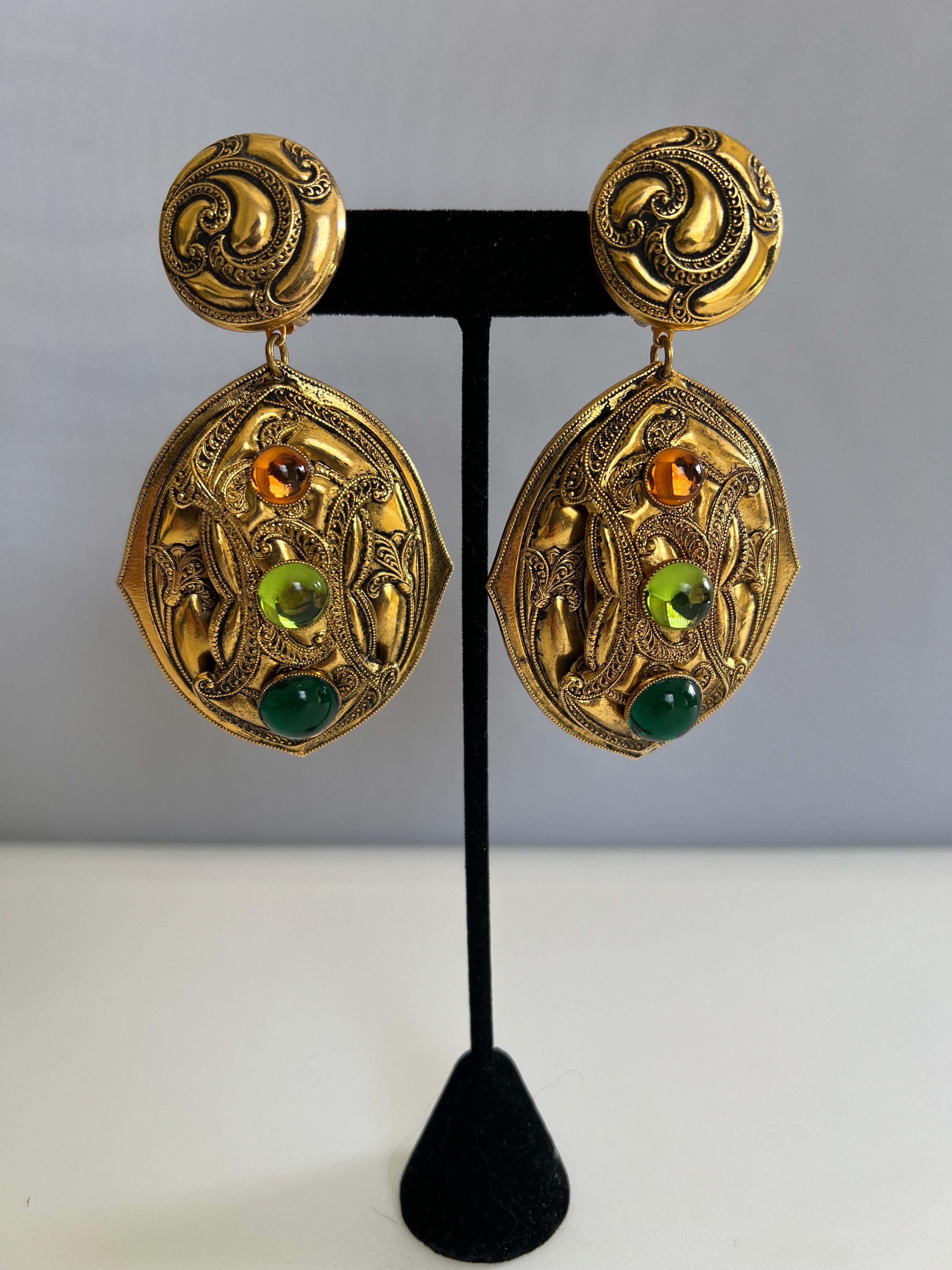 Vintage Etruscan Style Gilt Jeweled Earrings  In Excellent Condition For Sale In Palm Springs, CA