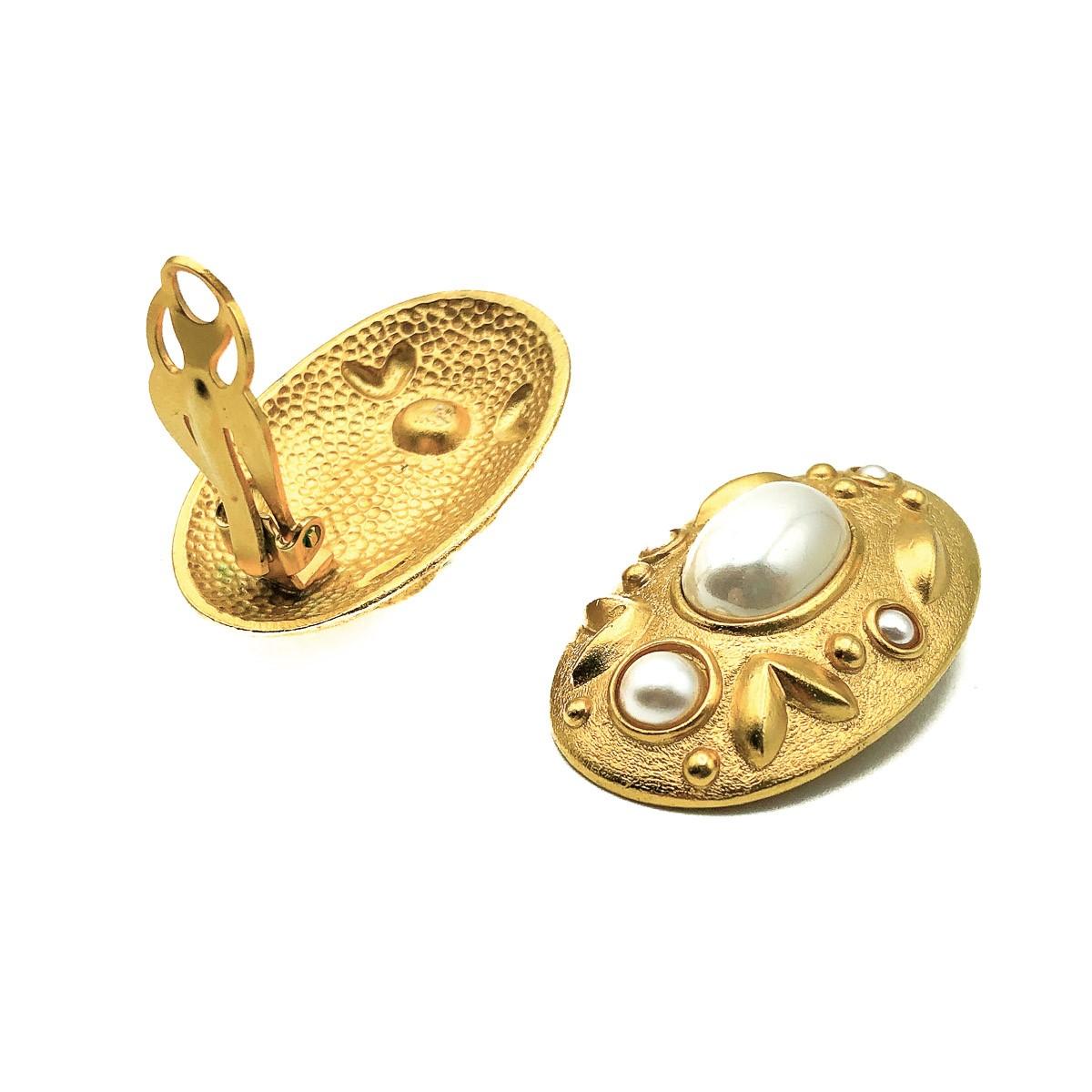 Vintage Etruscan Style Pearl Earring 1980s In Good Condition For Sale In Wilmslow, GB