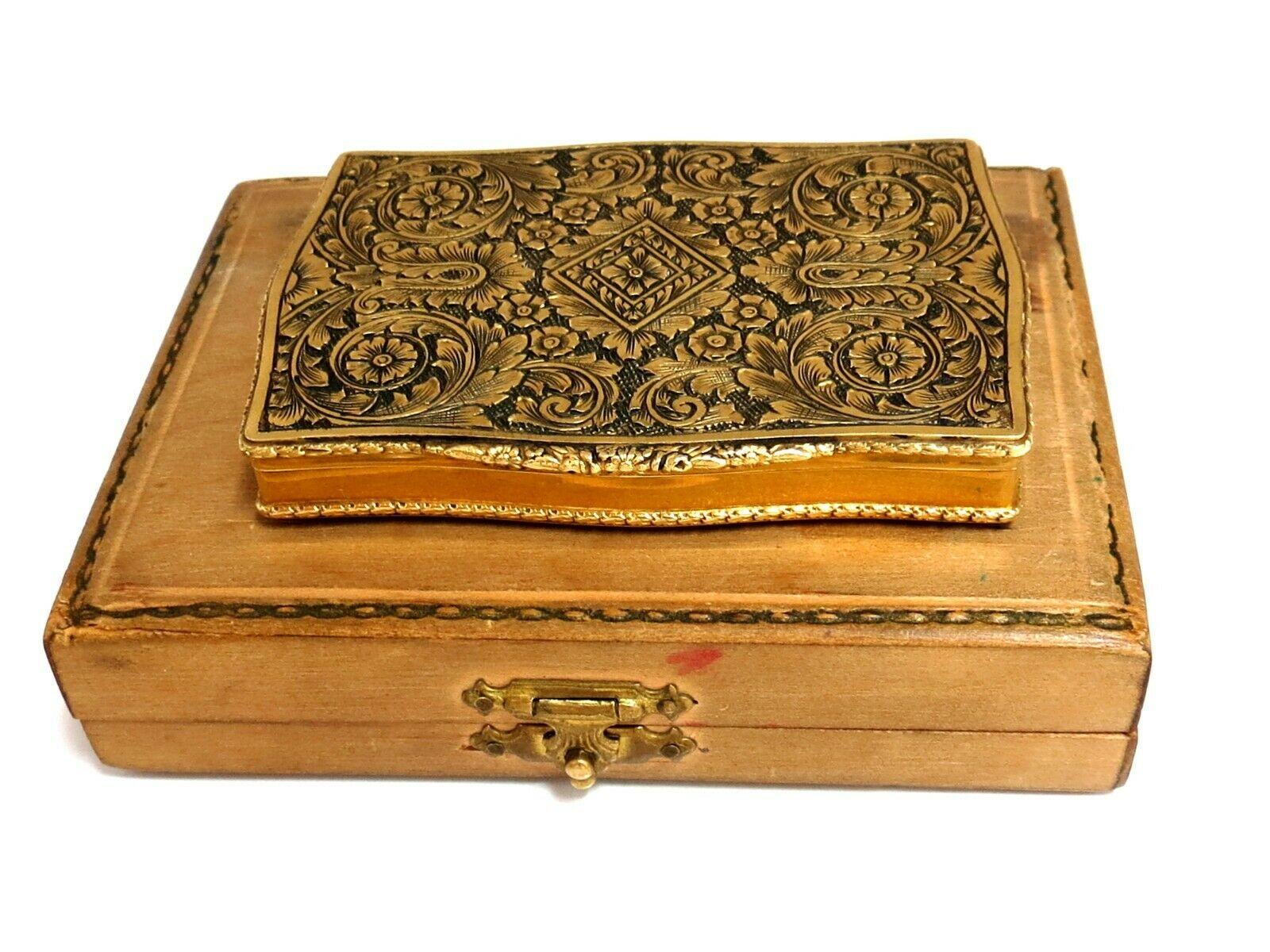 Vintage European Artisan Graver Gold Box Keepsake 18 Karat In Good Condition In New York, NY