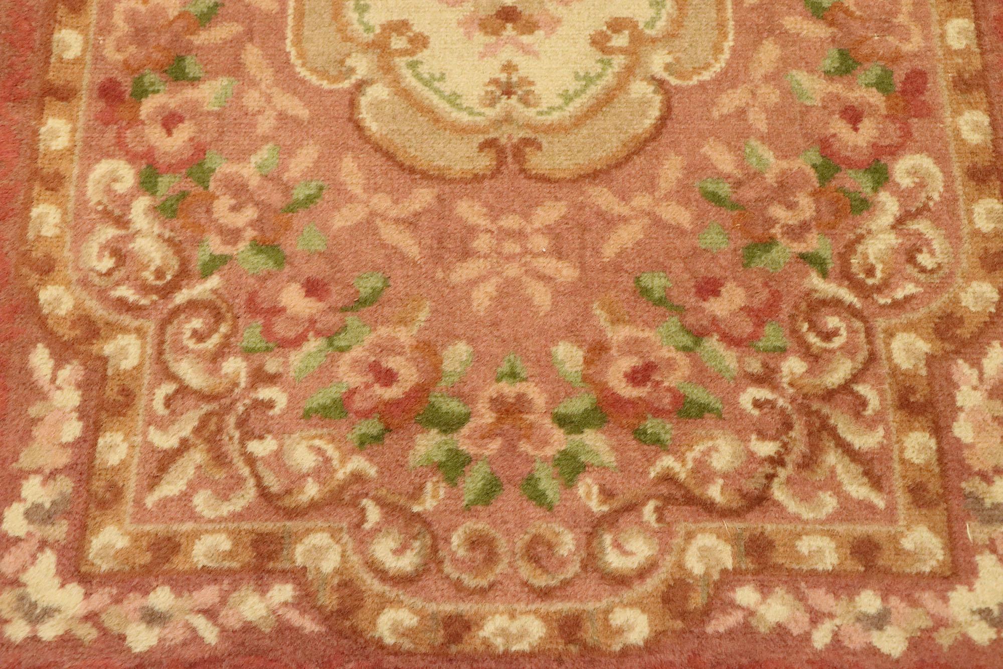 Vintage European Aubusson Floral Rug In Good Condition For Sale In Dallas, TX
