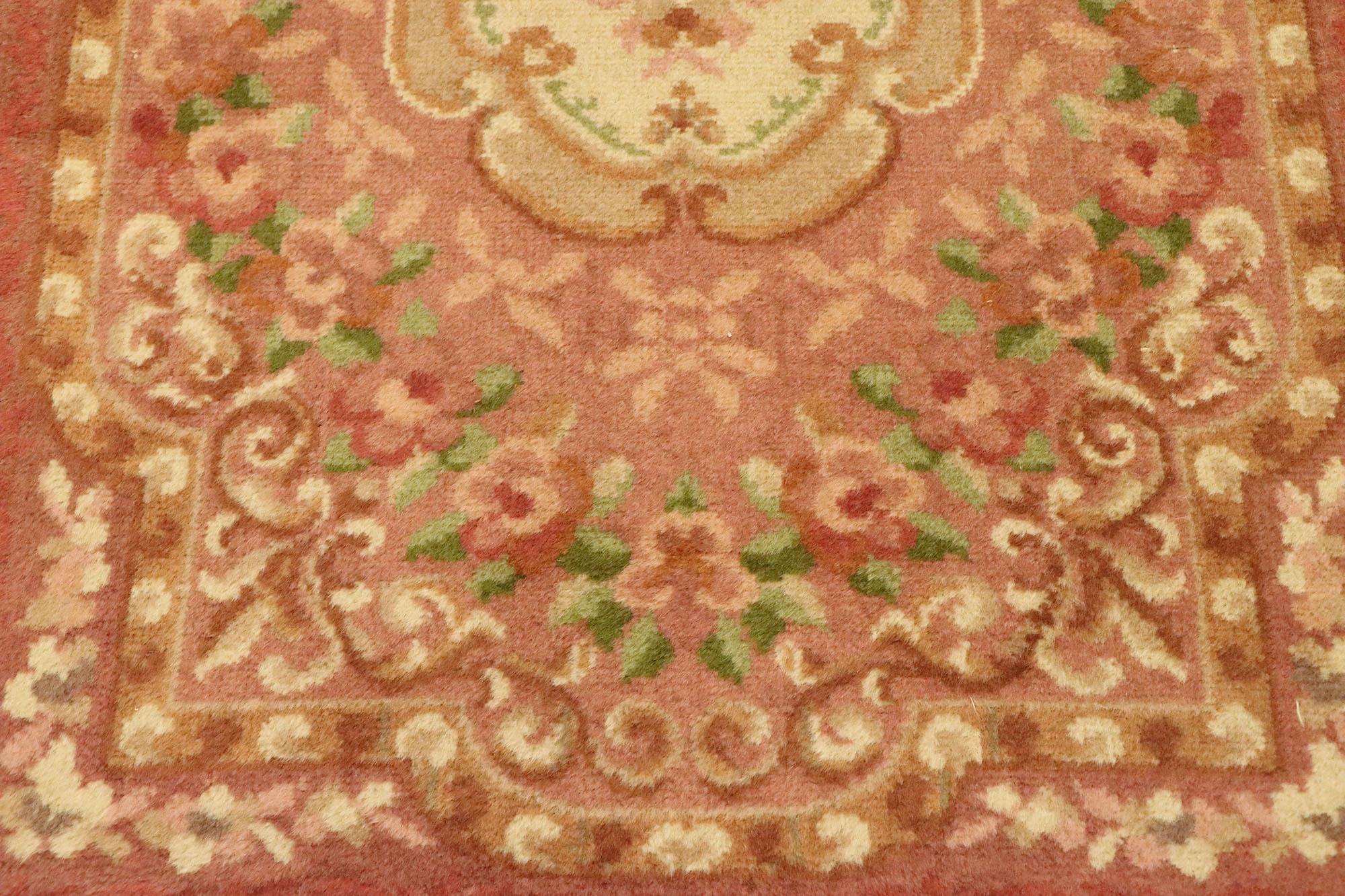 Fait à la machine Tapis européen vintage Aubusson à fleurs en vente