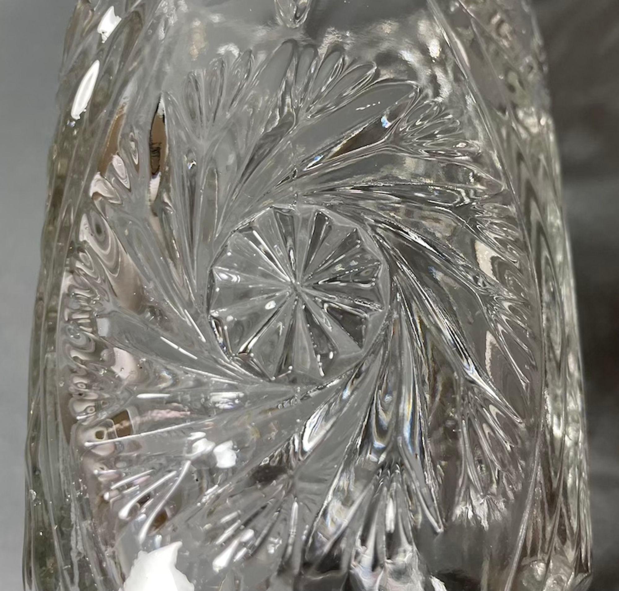 Europäische Vase aus brillantgeschliffenem Glas, um 1960 aus Belgien im Angebot 2