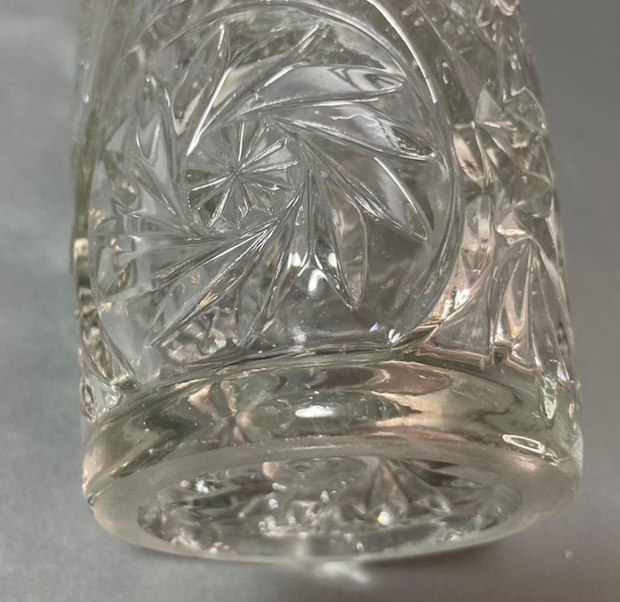 Europäische Vase aus brillantgeschliffenem Glas, um 1960 aus Belgien im Angebot 3