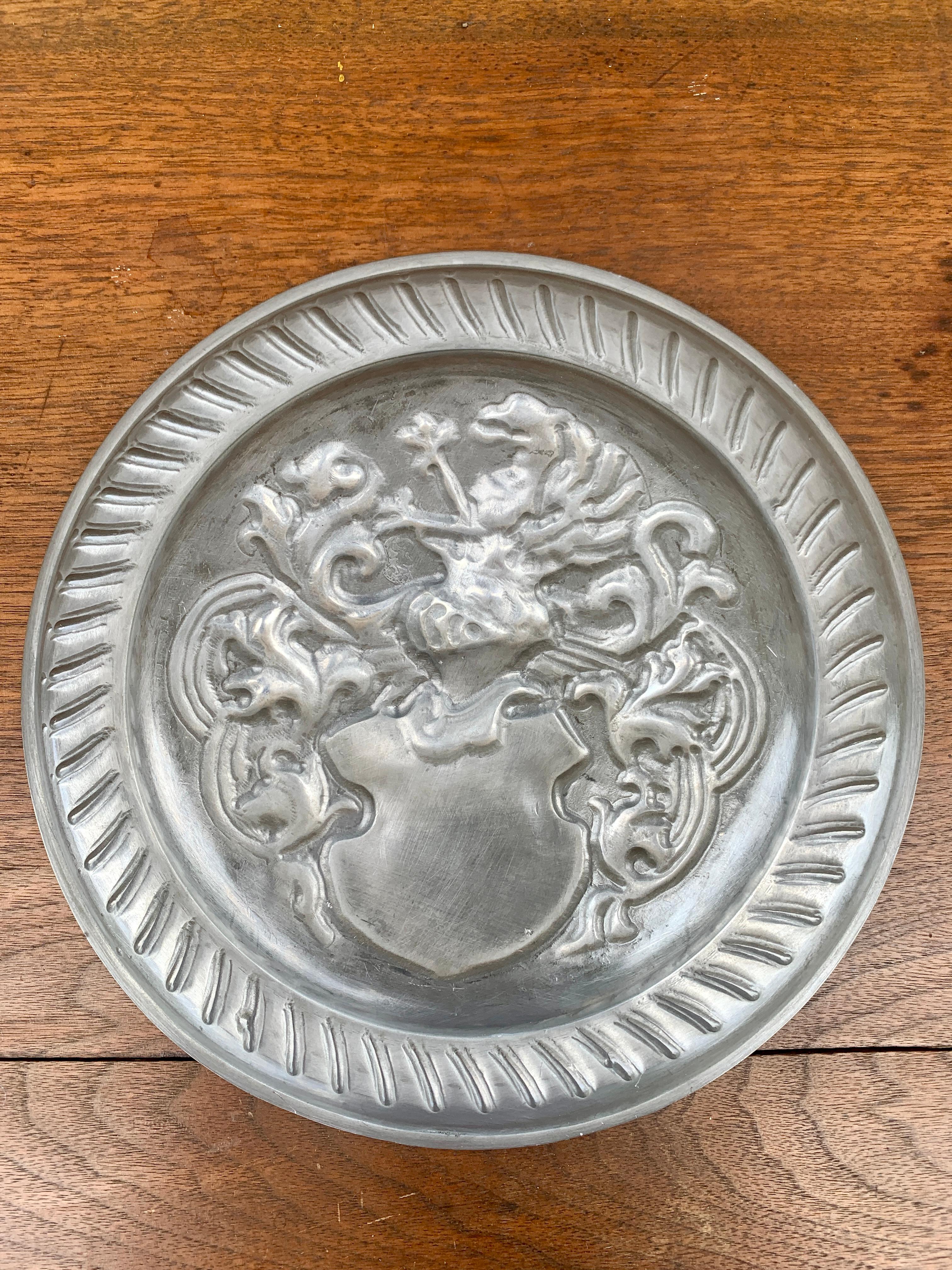 Vintage European Coat of Arms Heraldry Pewter Wall Plate For Sale 2