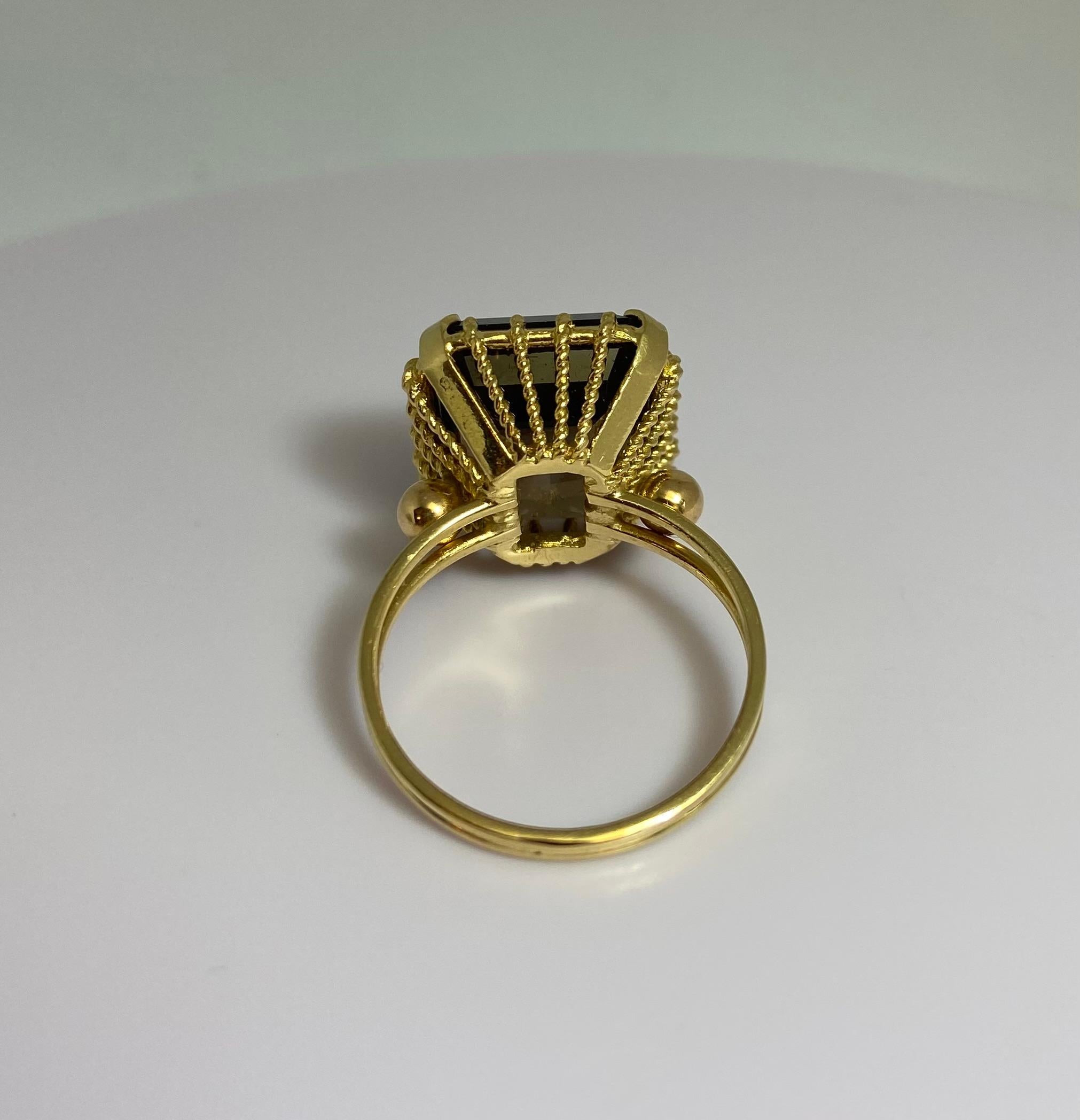 Women's 18k yellow gold cocktail ring with baguette-cut smoky quartz 1950S