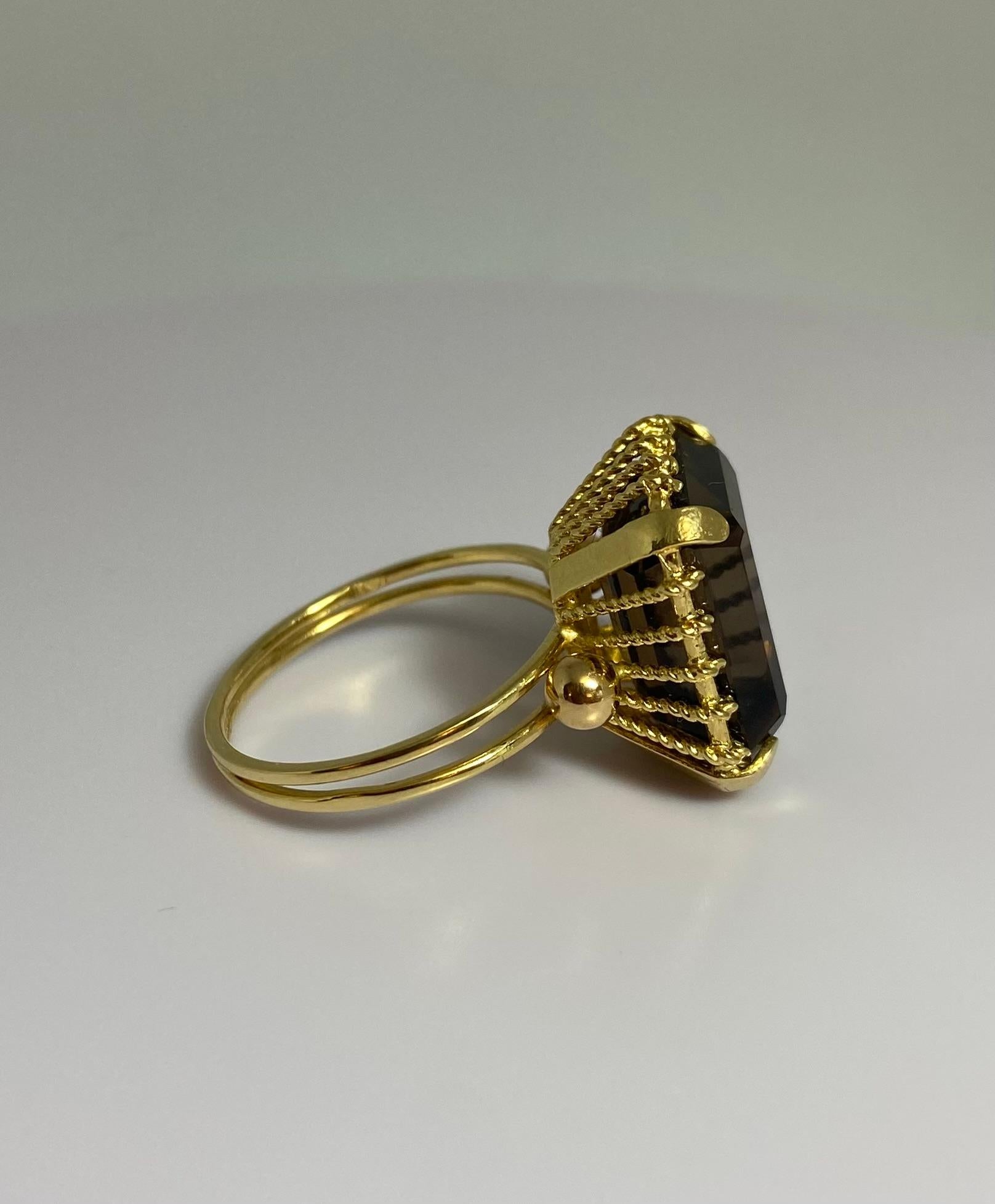 18k yellow gold cocktail ring with baguette-cut smoky quartz 1950S 1