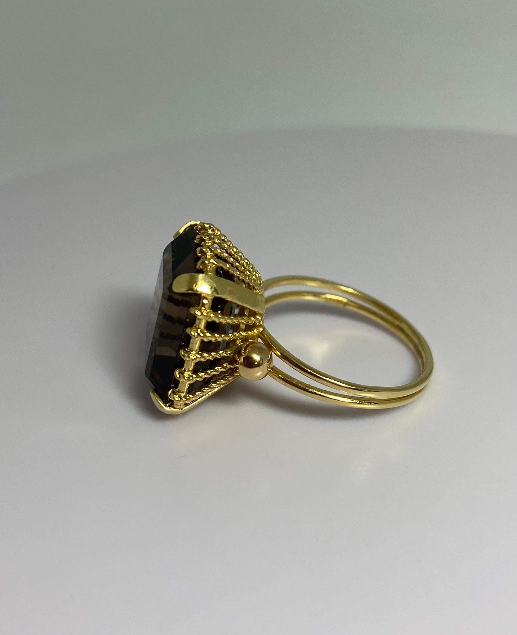 18k yellow gold cocktail ring with baguette-cut smoky quartz 1950S 2