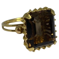 Vintage 18k yellow gold cocktail ring with baguette-cut smoky quartz 1950S