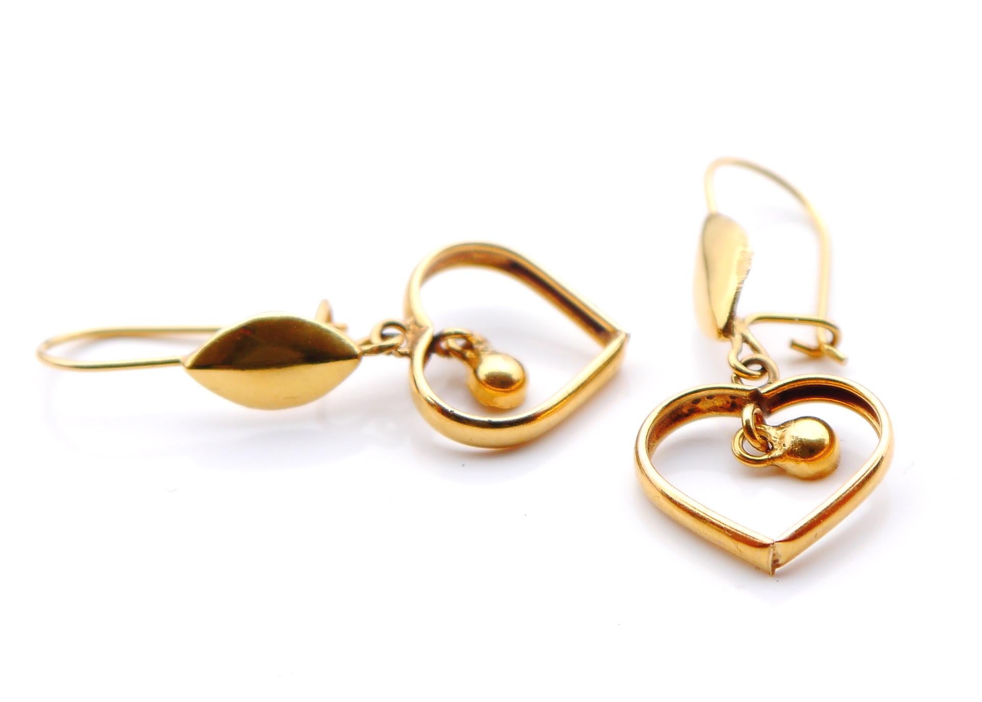 Vintage European Dangle Hearts Earrings solid 21K Yellow Gold / 2.3gr For Sale 2