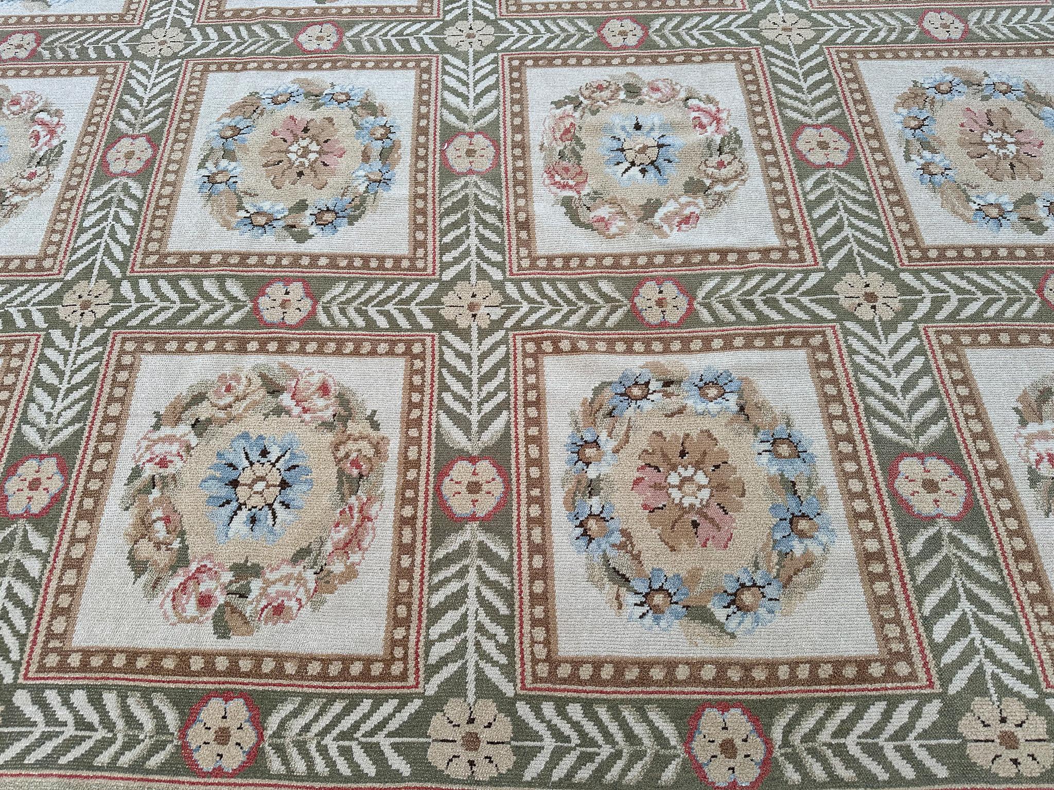 Vintage Empire Aubusson Pile Rug Floral Garden 305cmx417cm Beige 10x14 In condizioni buone in vendita a New York, NY