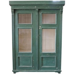 Retro European Farm Hutch