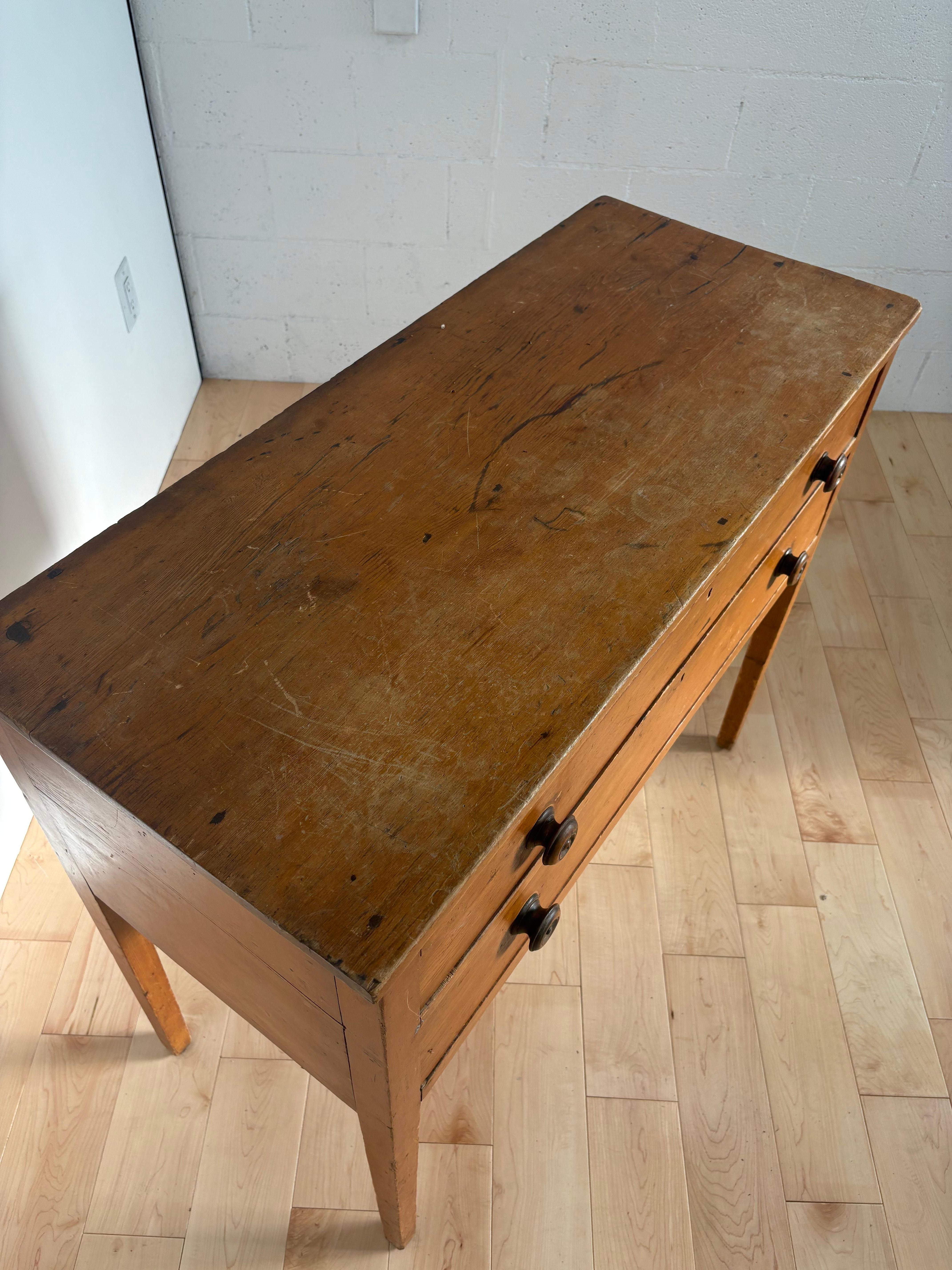 Shaker Cassettiera a due cassetti Hunt Board - Primitive Country in vendita