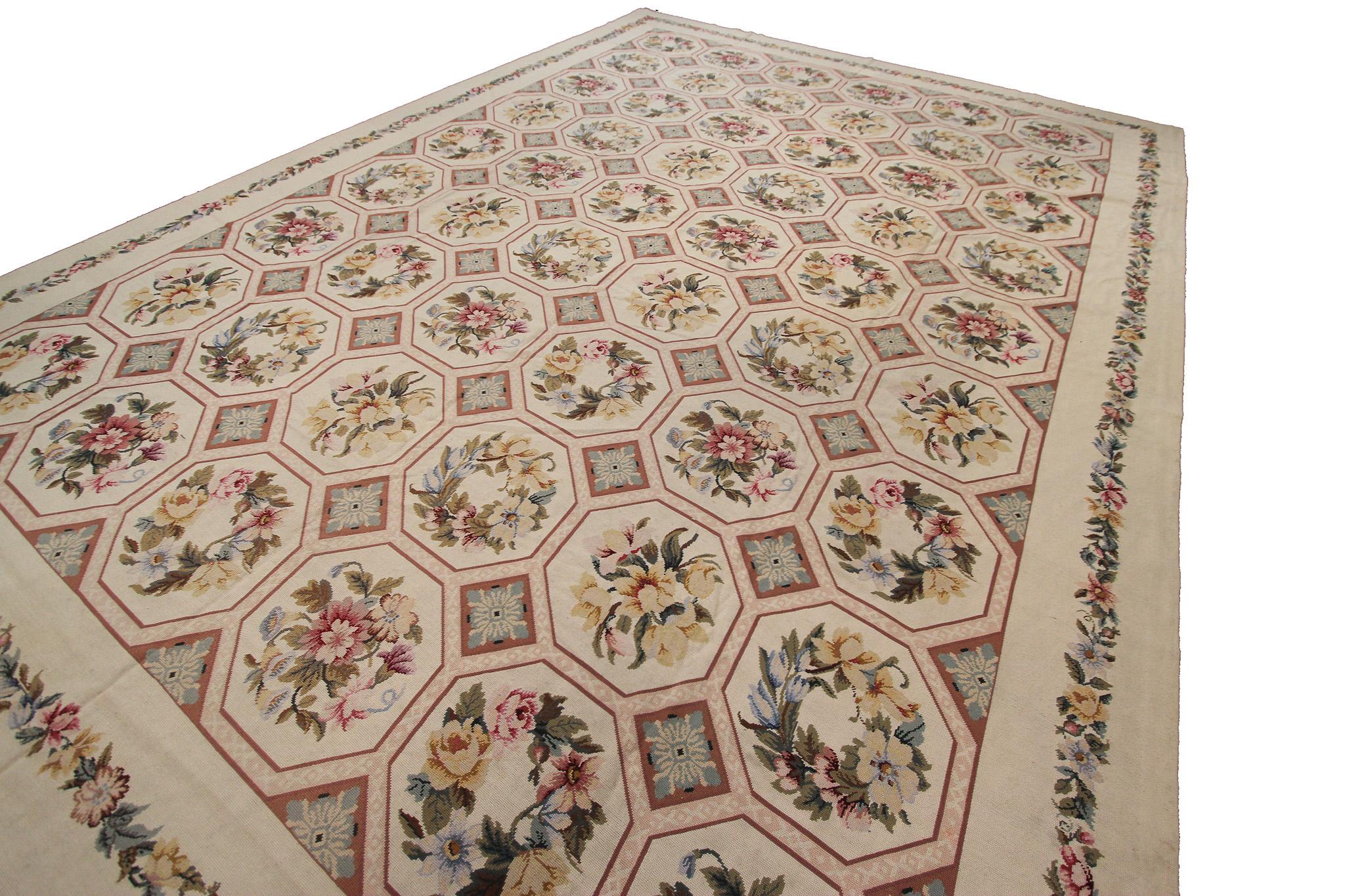 Portuguese Vintage European Flatwoven Rug Handwoven Rug Geometric Overall Ivory Beige For Sale