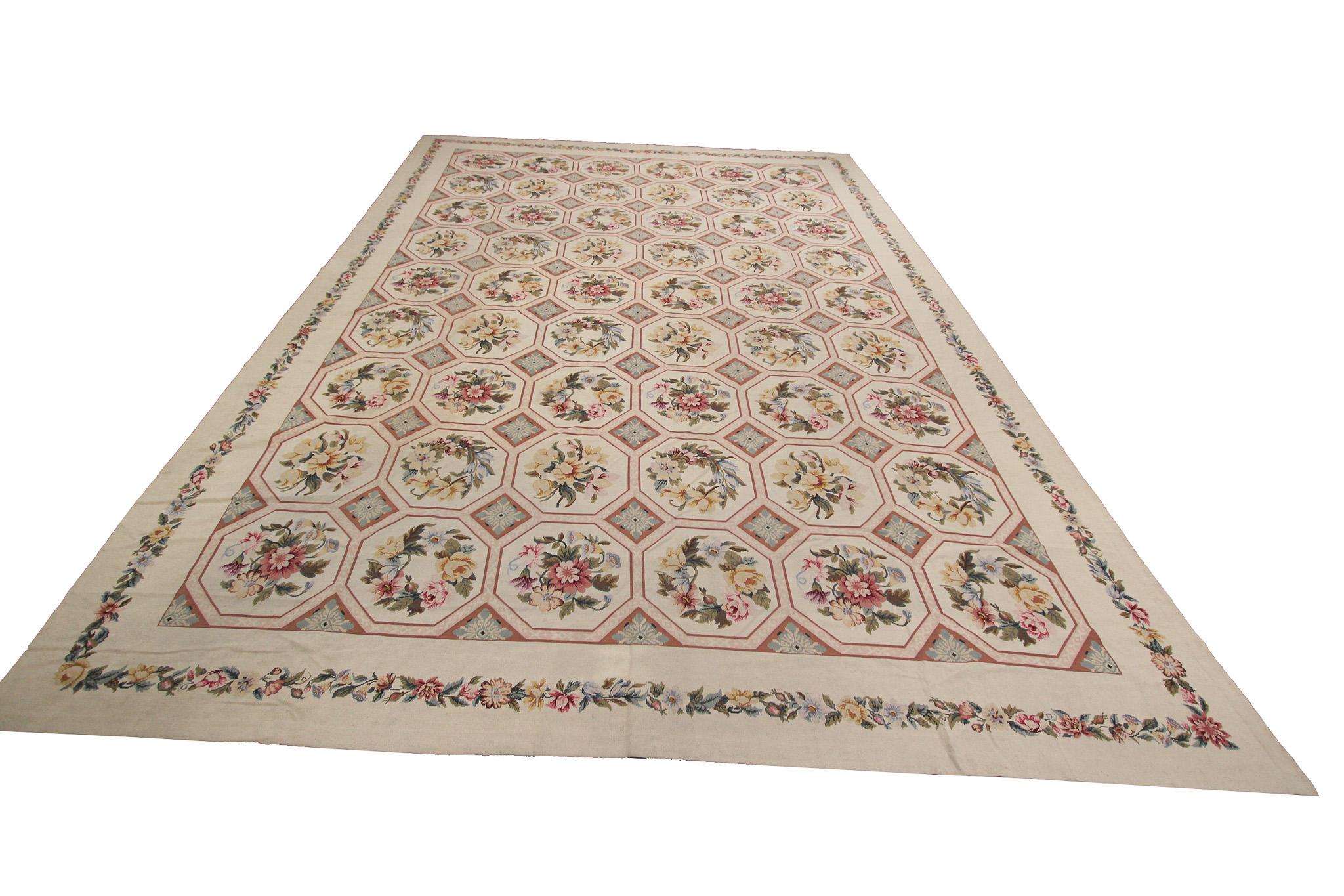 Hand-Woven Vintage European Flatwoven Rug Handwoven Rug Geometric Overall Ivory Beige For Sale
