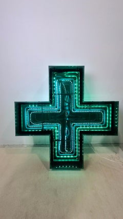 Vintage European Green LED Pharmacy Cross Sign – Industrial Neon Style/Cyberpunk