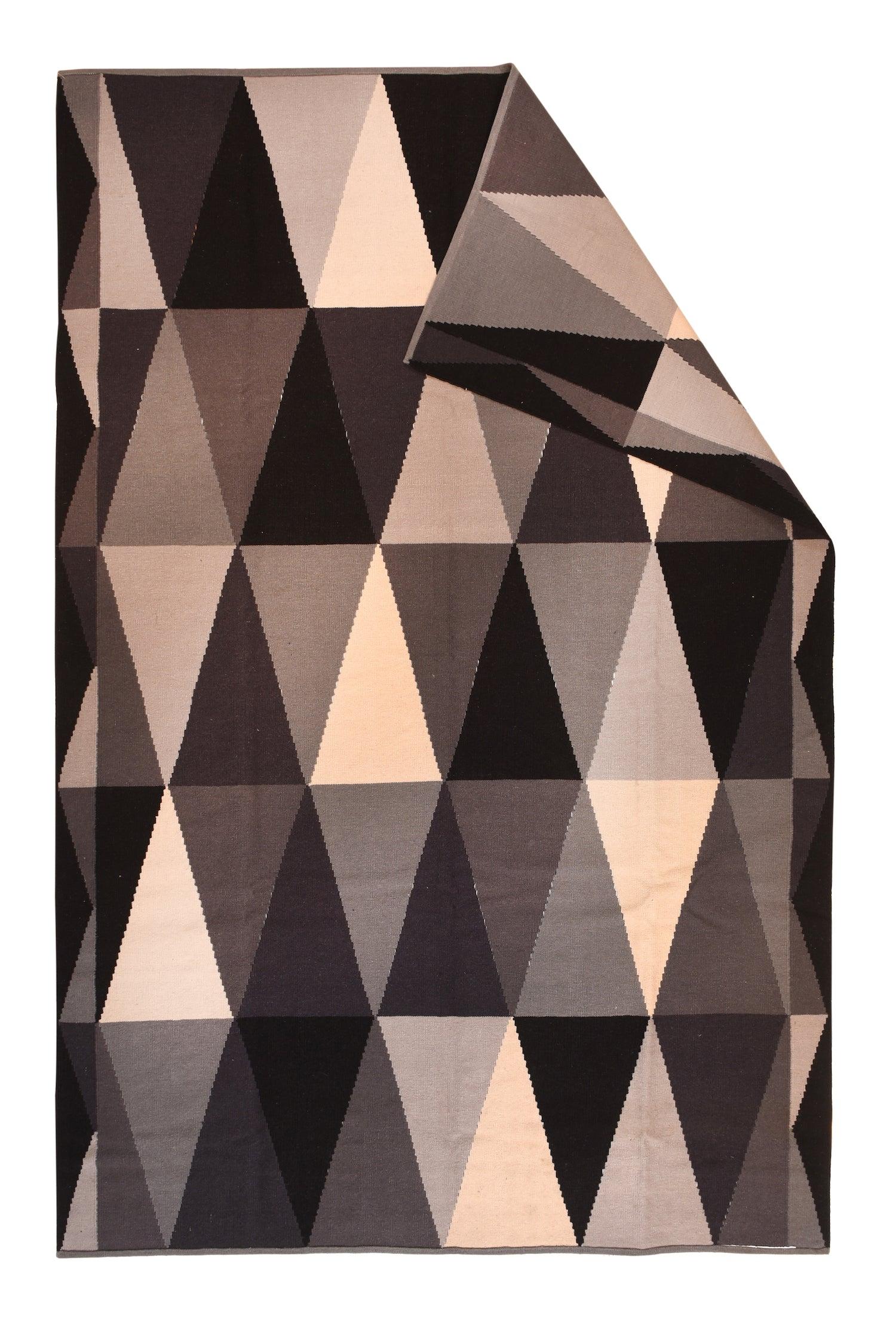 Almost certainly European, totally geometric triangle pattern in aggressively neutral tones.
With only narrow side borders of skinny triangles, the dominant field hosts five rows of tall, oblique triangles in cream and shades of grey-brown. Tiny