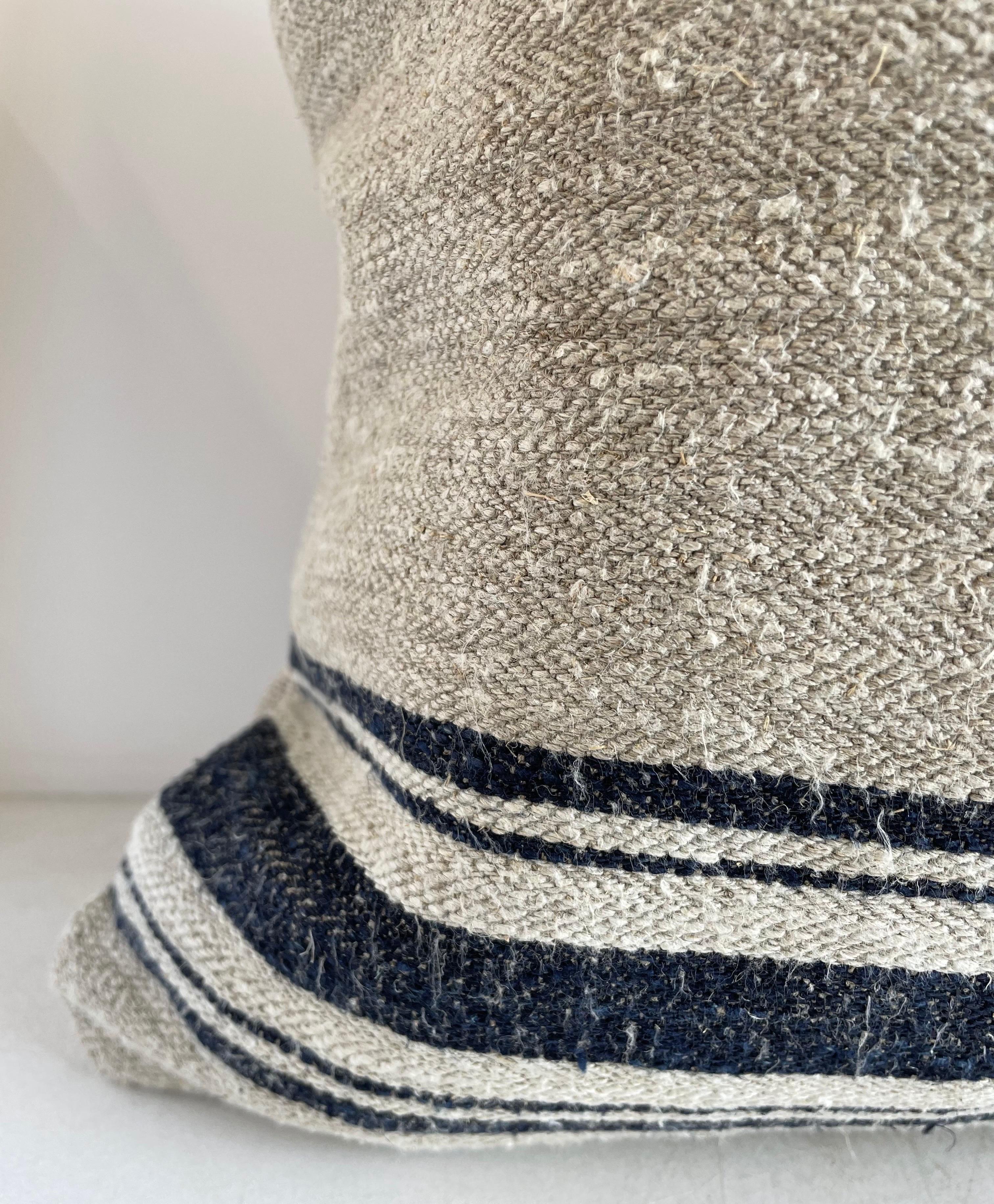 XIXe siècle Coussin de sac à grains en lin européen vintage avec insert en vente