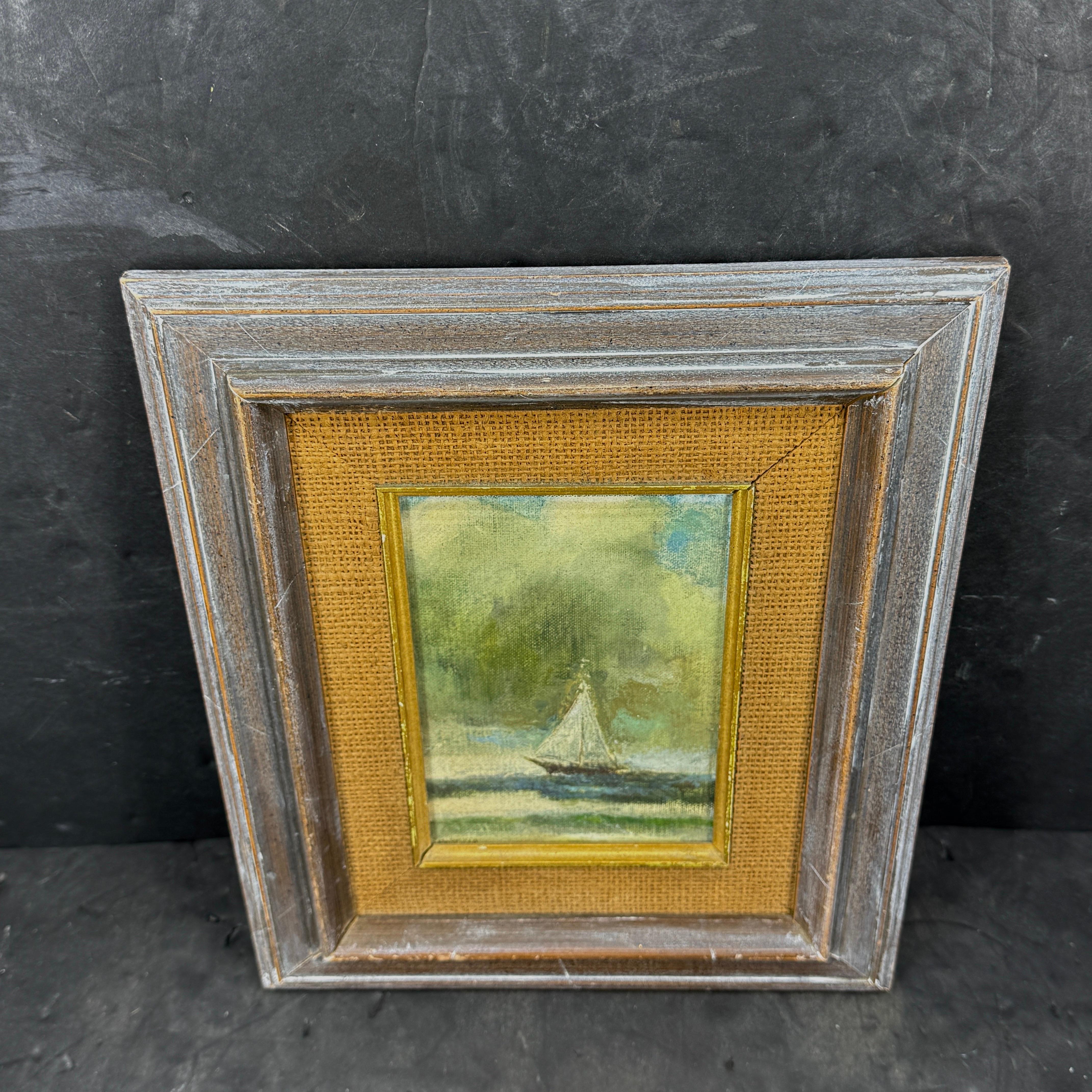 Dipinto a mano Pittura a olio su tavola europea d'epoca con barca a vela in acqua, firmata in vendita