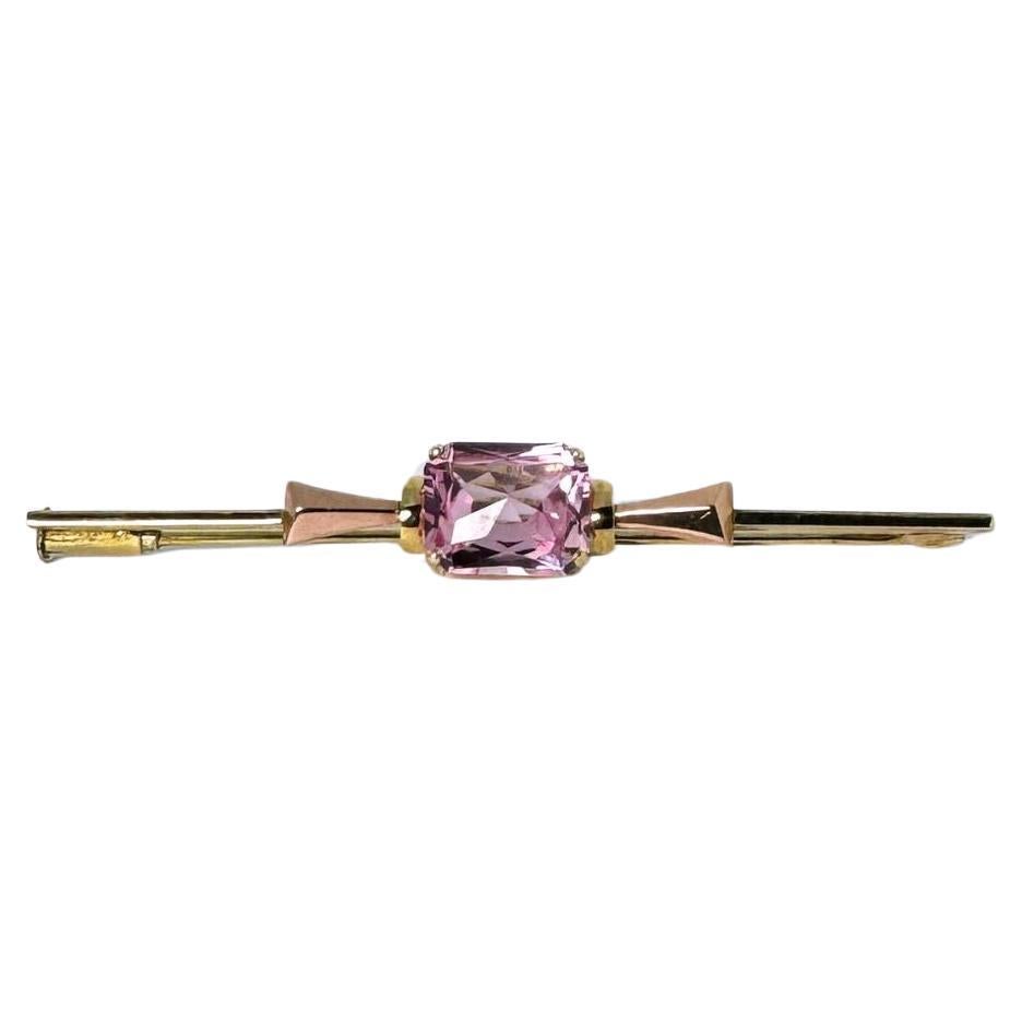 Vintage European pin, 14 carat yellow gold, with amethyst, rose de france For Sale