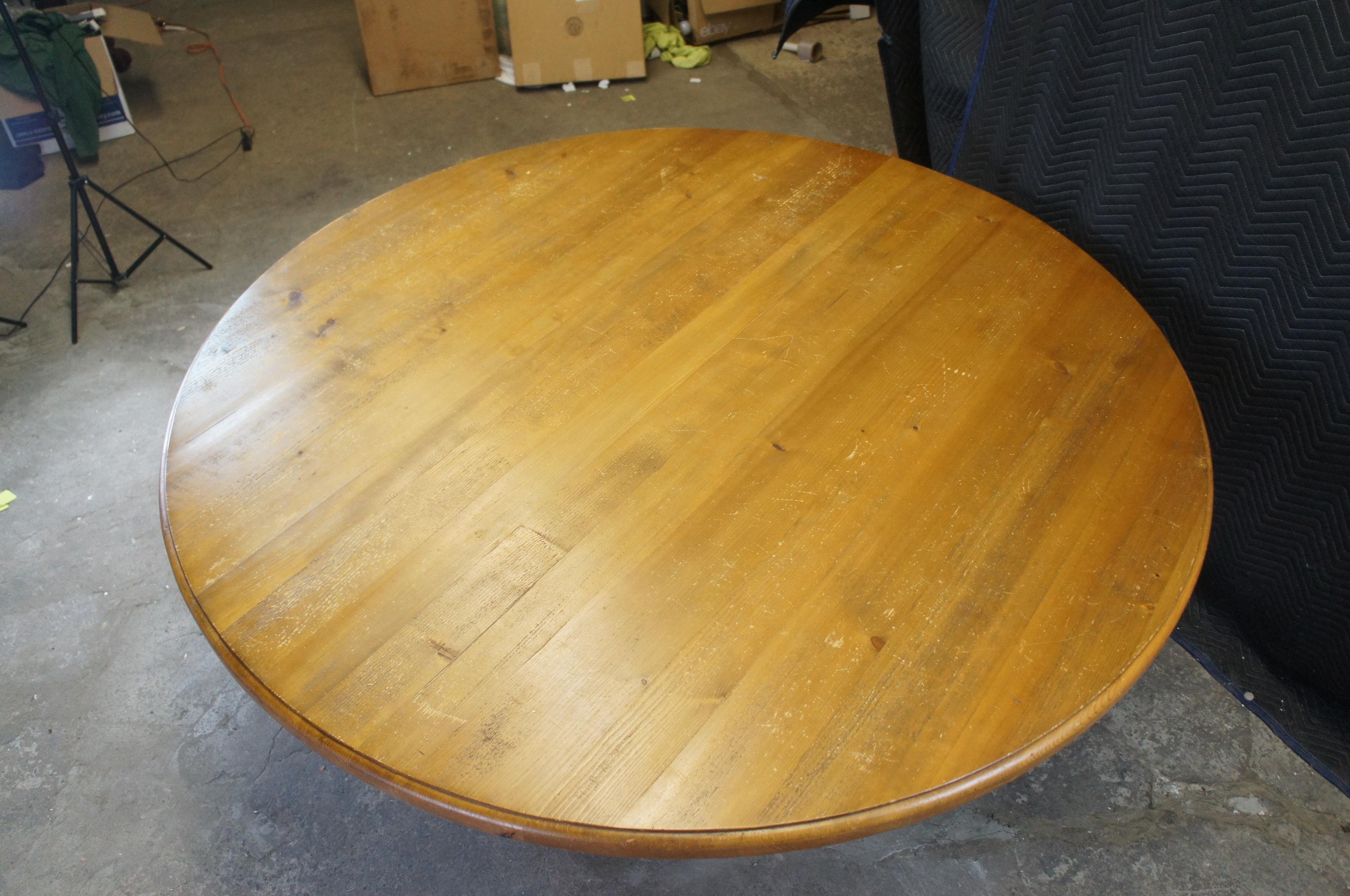 Vintage European Pine Old World Farmhouse Round Dining Table Czech Republic  In Good Condition In Dayton, OH