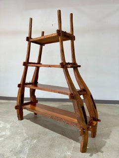 Vintage European Primitive Hand geschnitzt Bücherregal mit Mortise and Tenon Joints