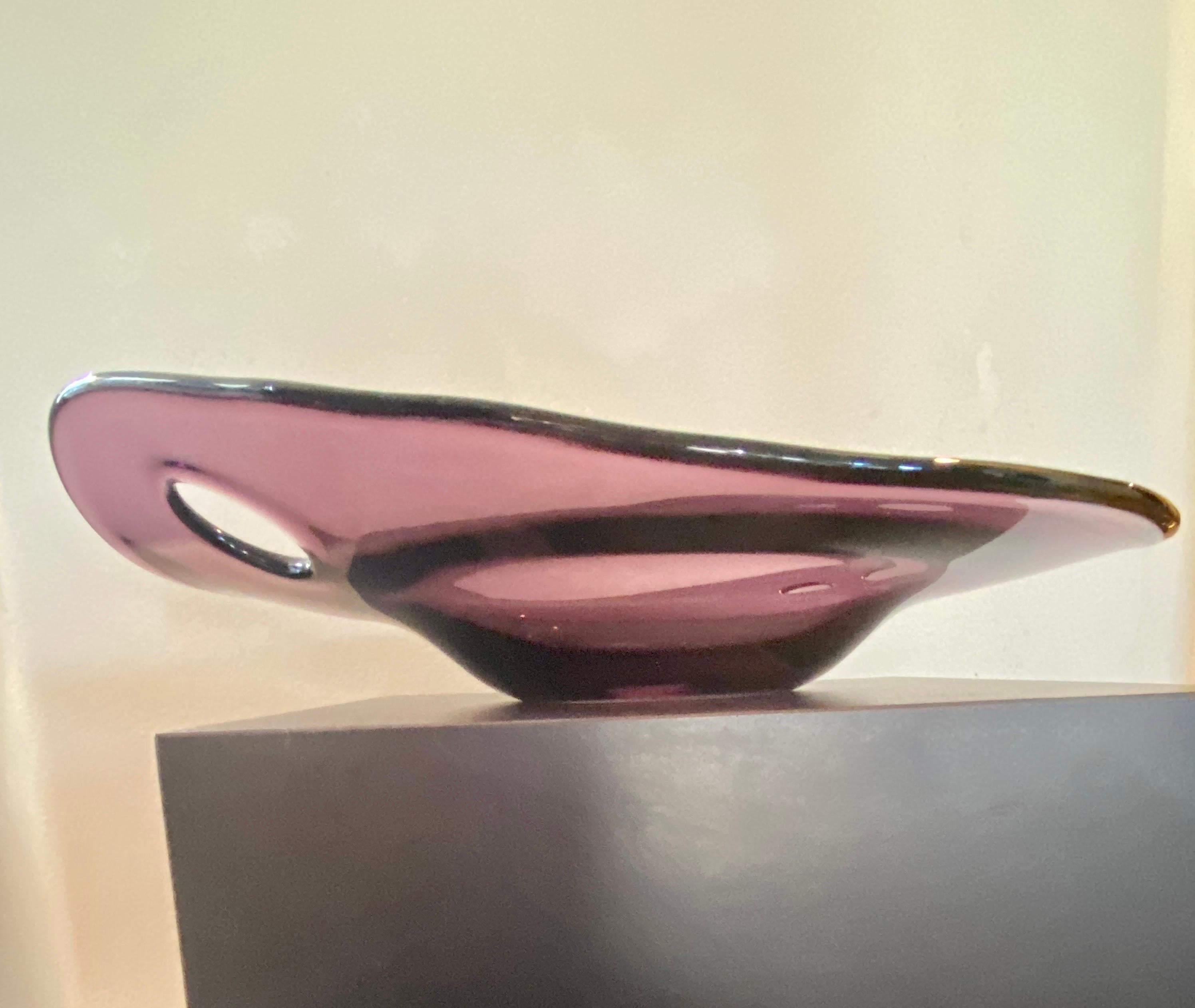 Sculpture de bol moderne en verre d'art européen violet vintage avec trous en vente 6