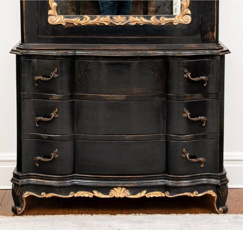 A most impressive bespoke rare edition German Rococo style mirrored chest by fine quality Italian furniture maker Mobili Bertelè. 

Born in Italy in the late 20th / early 21st century, hand-crafted of the finest solid woods, exquisite high-quality
