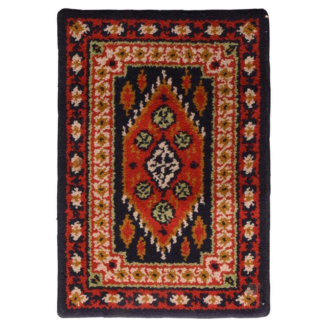 Vintage European Rug Carpet For Sale at 1stDibs