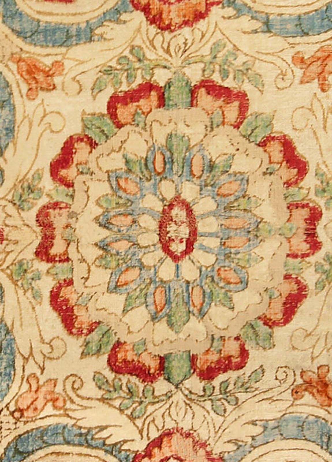 Tapis de table en soie européenne du 19e siècle, unique en son genre
Taille : 7'3