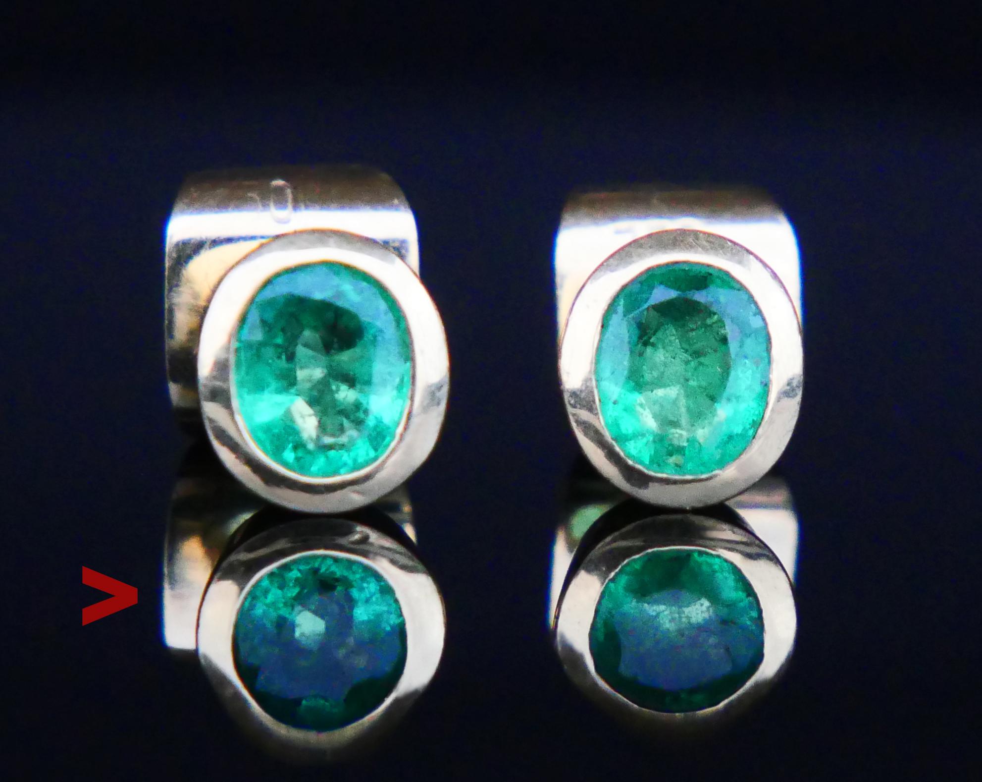 A pair of fine Emerald studs in solid 18K Yellow hand - made in Europe ca. 1960s - 1970s.

Each earring measures :  7.5 x 6.6 x 3.8 mm deep.
Two oval cut natural oval green Emeralds 6 mm x 5 mm x 3 mm / ca.0.75 ct each, both demonstrate flaws and