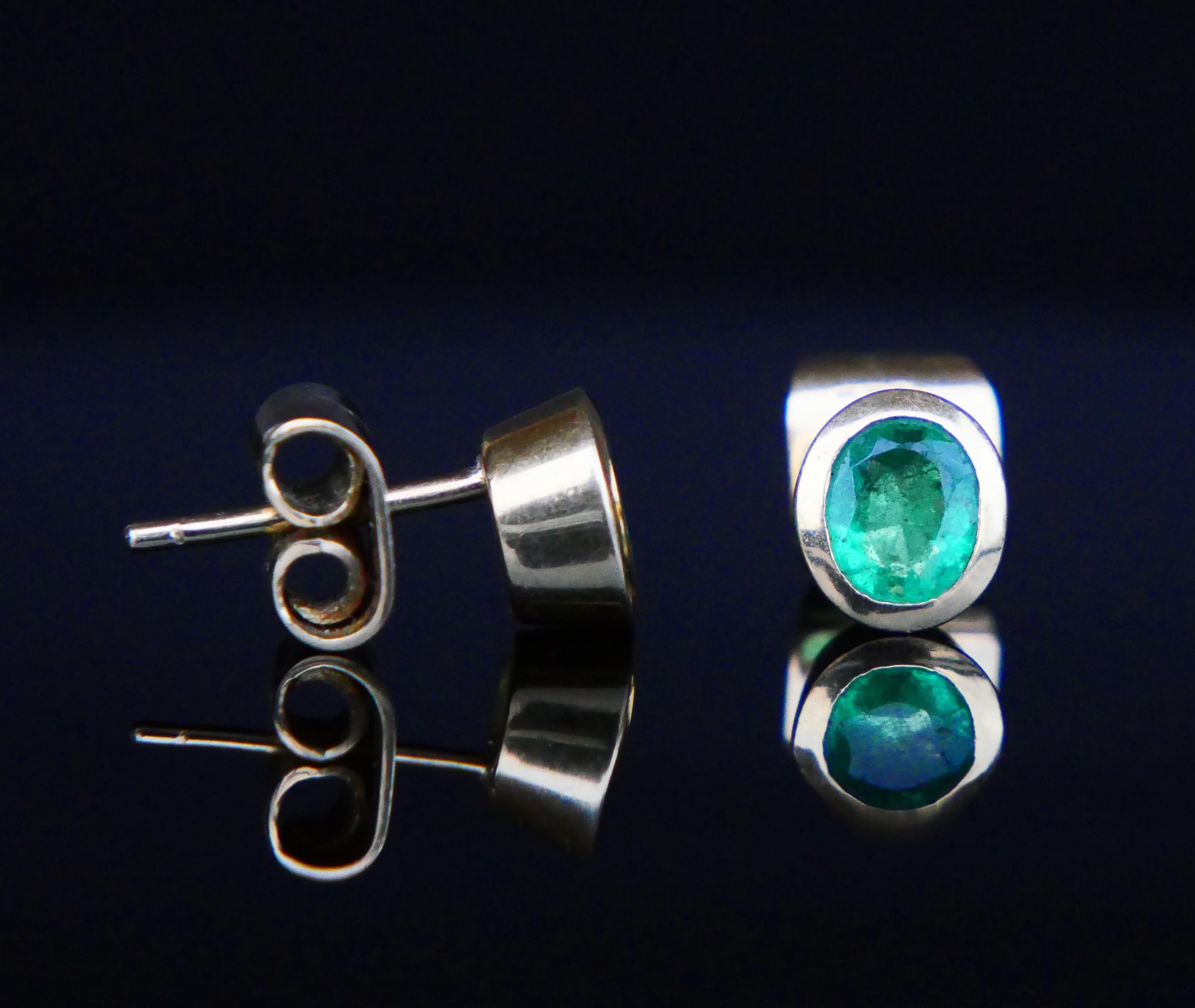 Oval Cut Vintage European stud Earrings 1.5ctw Emeralds solid 18K Gold / 3.65 gr