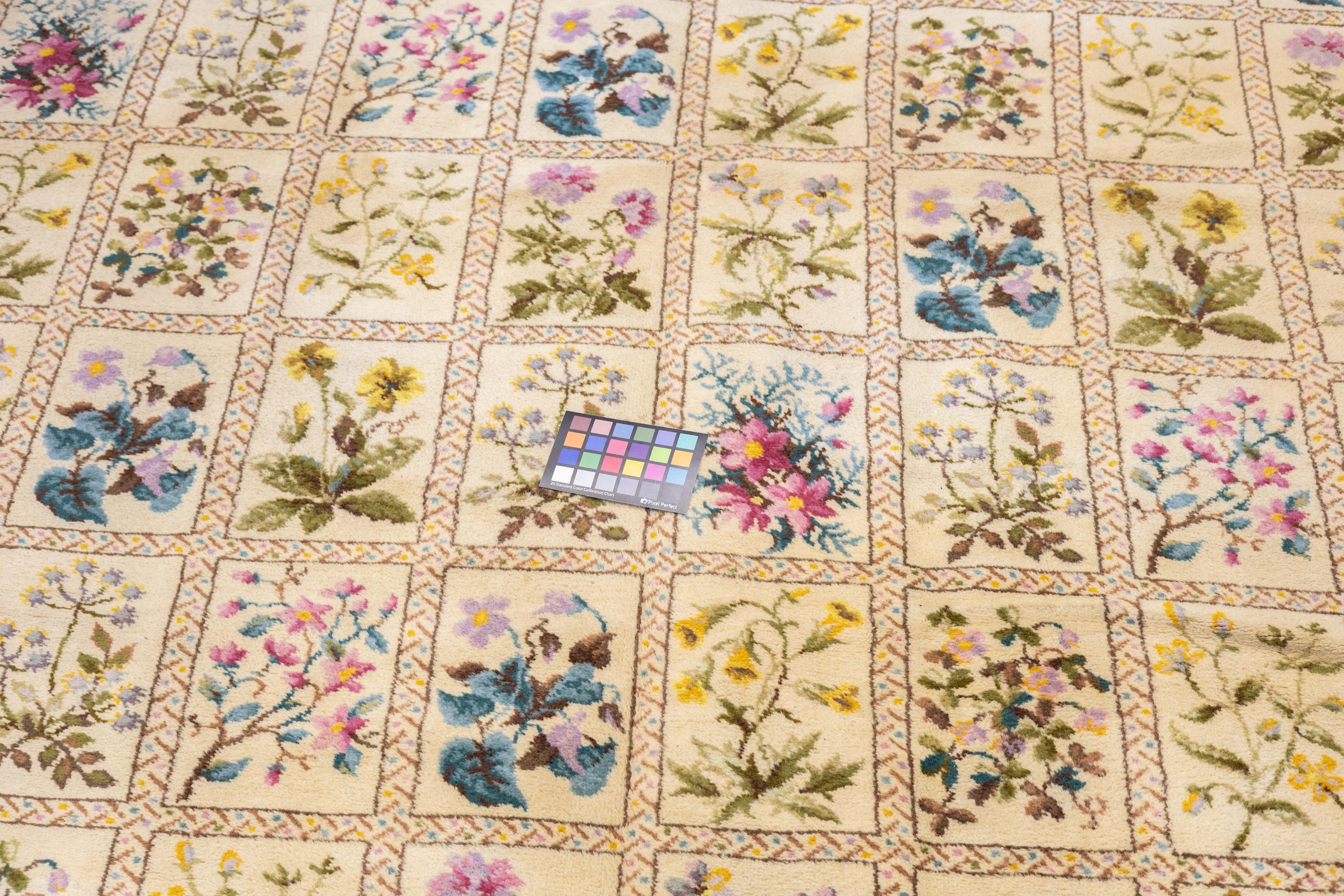 Tappeto vintage in lana europea 5'0