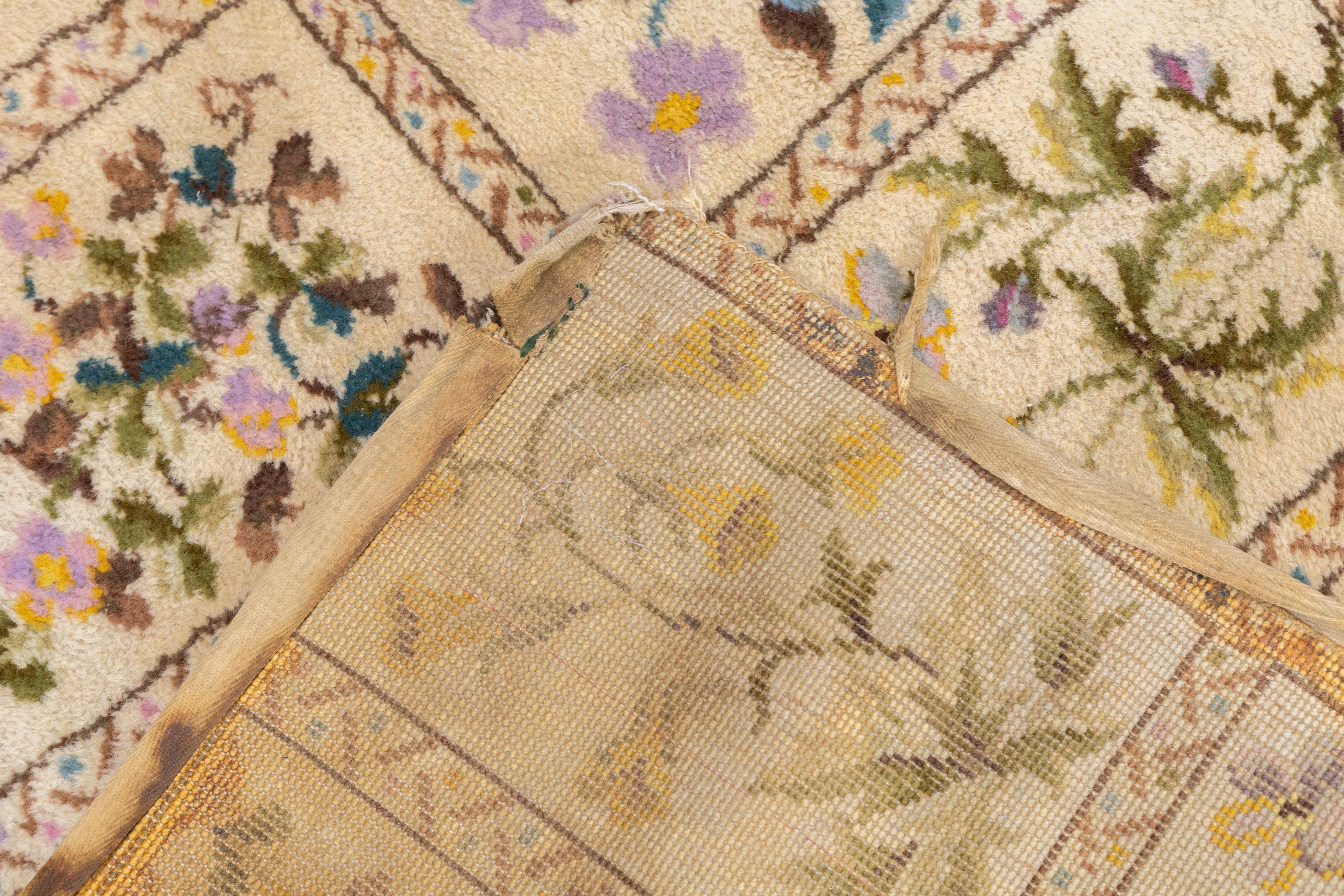 Tappeto vintage in lana europea 5'0