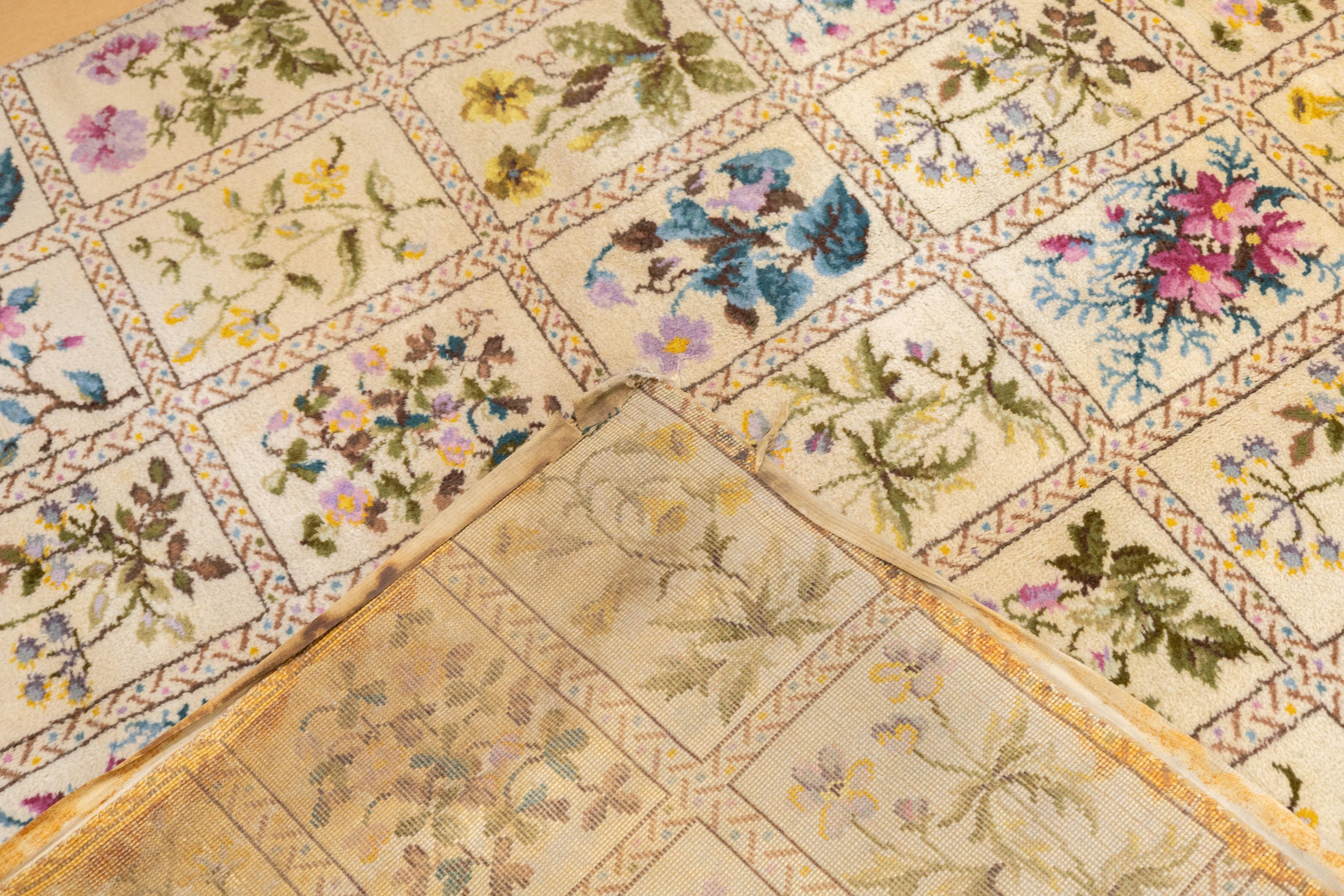 Tappeto vintage in lana europea 5'0