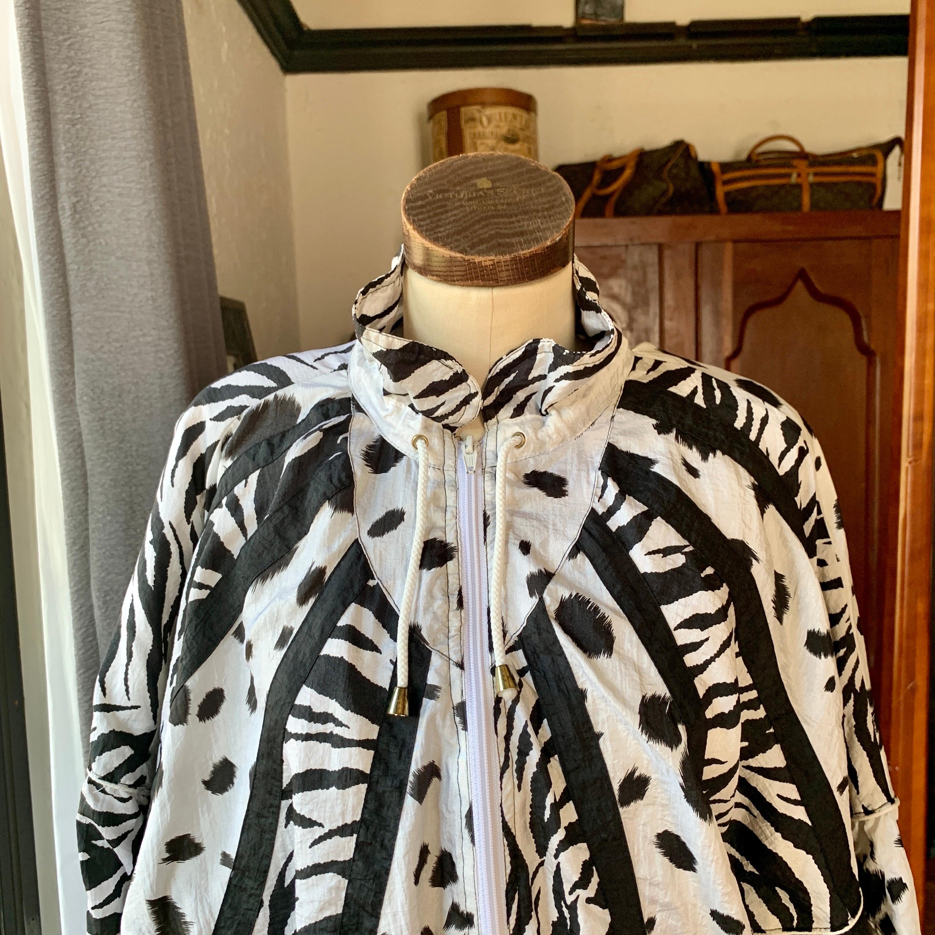 EVR, 80's, Division of Rousso Apparel, 100% Nylon, Zebra and Leopard Print, Zipper Front, Two Pockets, Drawstring Closure Made in Bangladesh, Size Large

Measurements Laying Flat (Has Stretch)

Bust 25