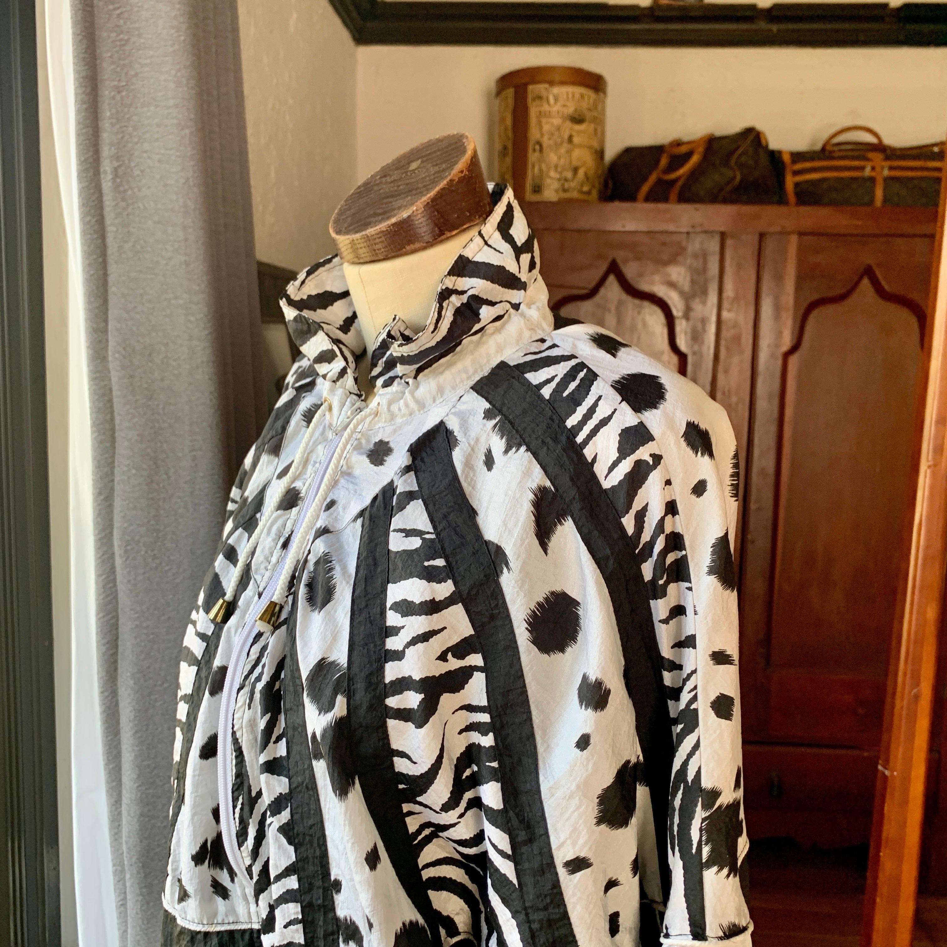 Vintage EVR Nylon 80s Jacket Black White Zebra Leopard Print LARGE In Good Condition For Sale In Asheville, NC