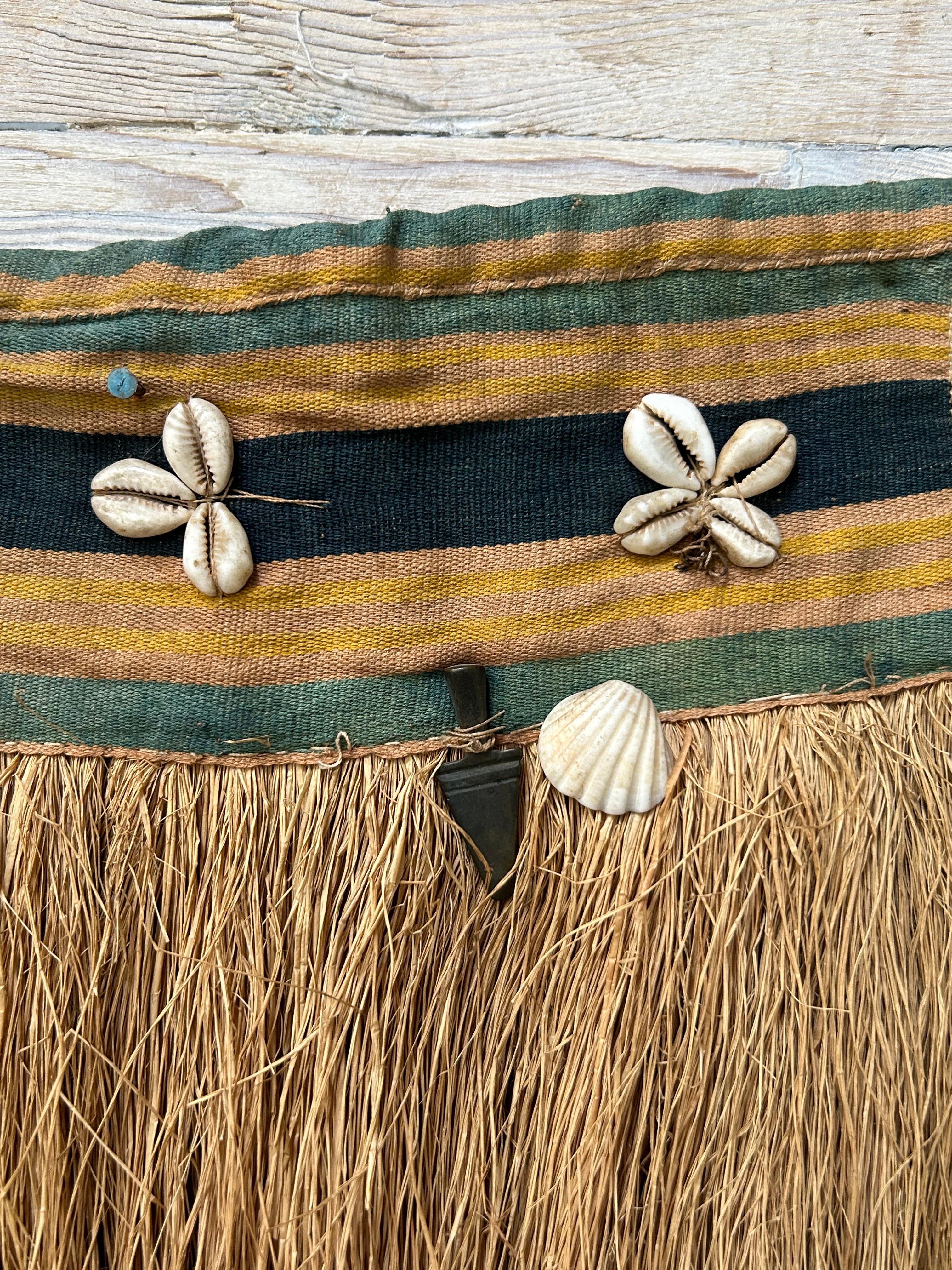 Vintage Ewe Zeremonieller Raffia-Tänzerrock mit Muscheln, Ghana, 20. Jahrhundert im Angebot 2