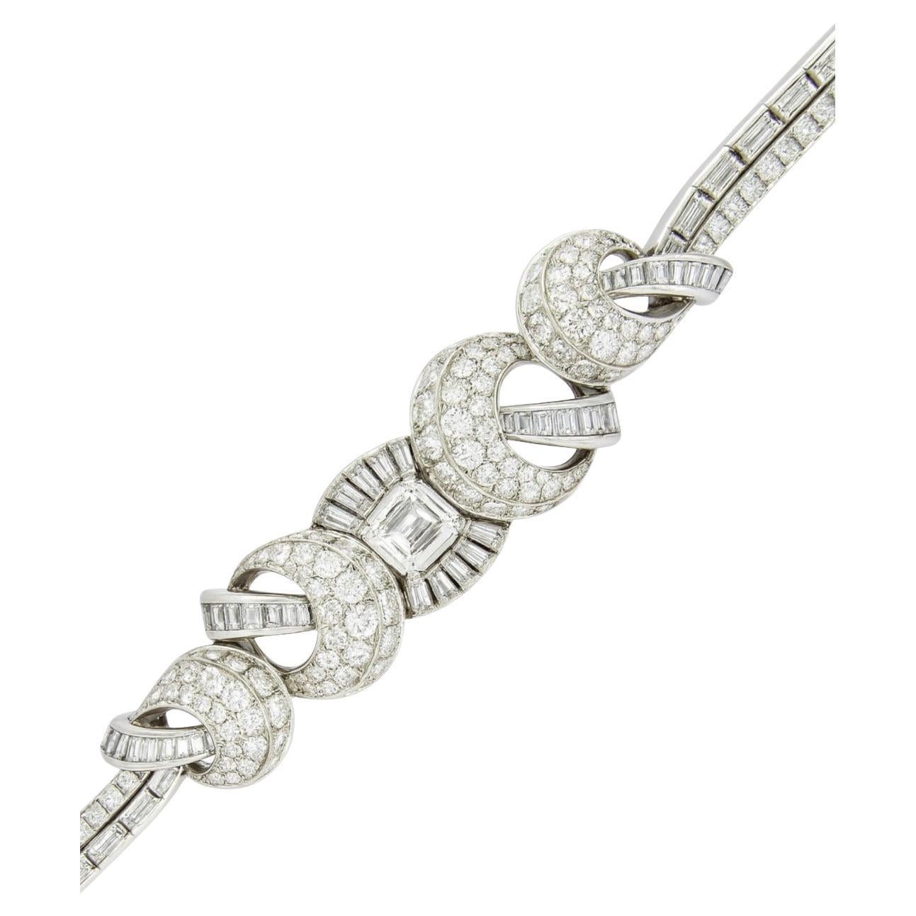 Art Deco Vintage Exceptional 9.25 Carat Emerald Center Handmade Platinum Bracelet For Sale