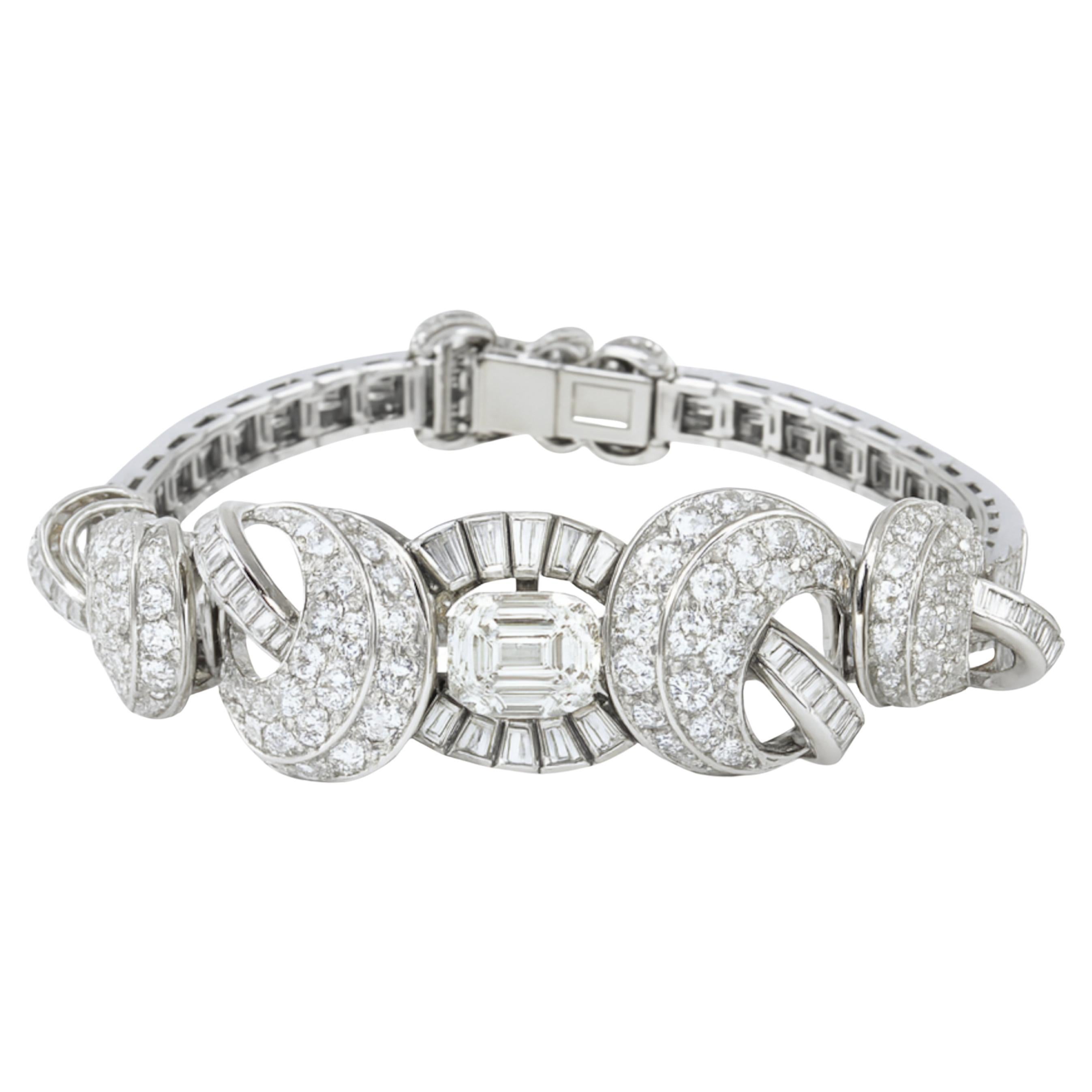Vintage Exceptional 9.25 Carat Emerald Center Handmade Platinum Bracelet For Sale