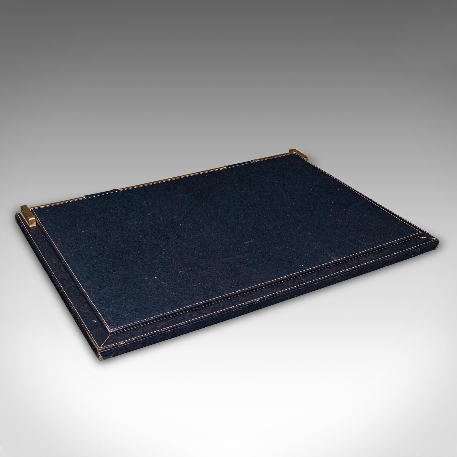 This is a vintage executive's desk pad. An Italian, leather and fabric desktop blotter dating to the late 20th century, circa 1980.

Executive elegance with appealing colour and clean appearance
Displays a desirable aged patina and in good