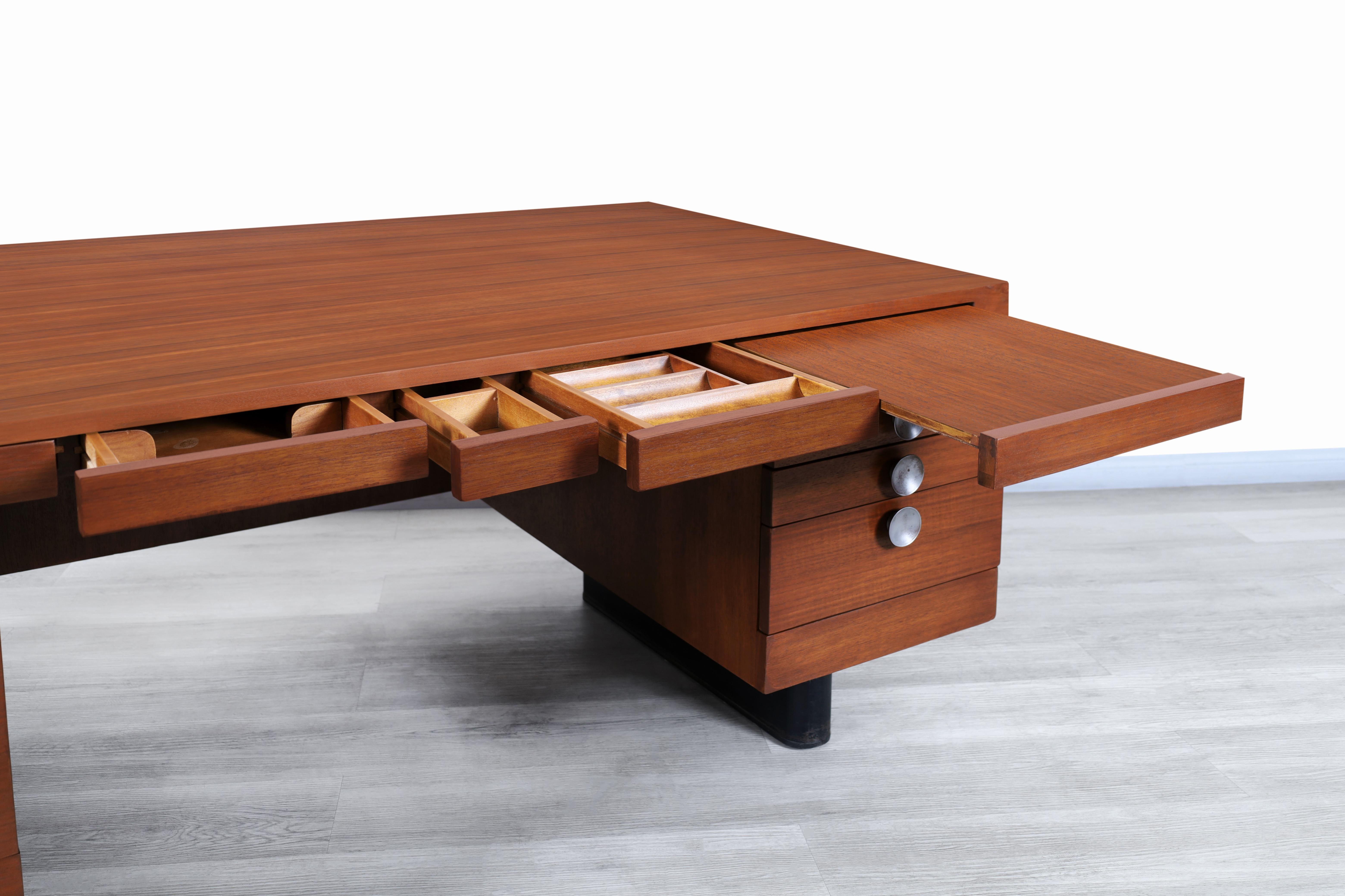 Mid-20th Century Vintage Executive Walnut Desk by Gilbert Rohde for Herman Miller