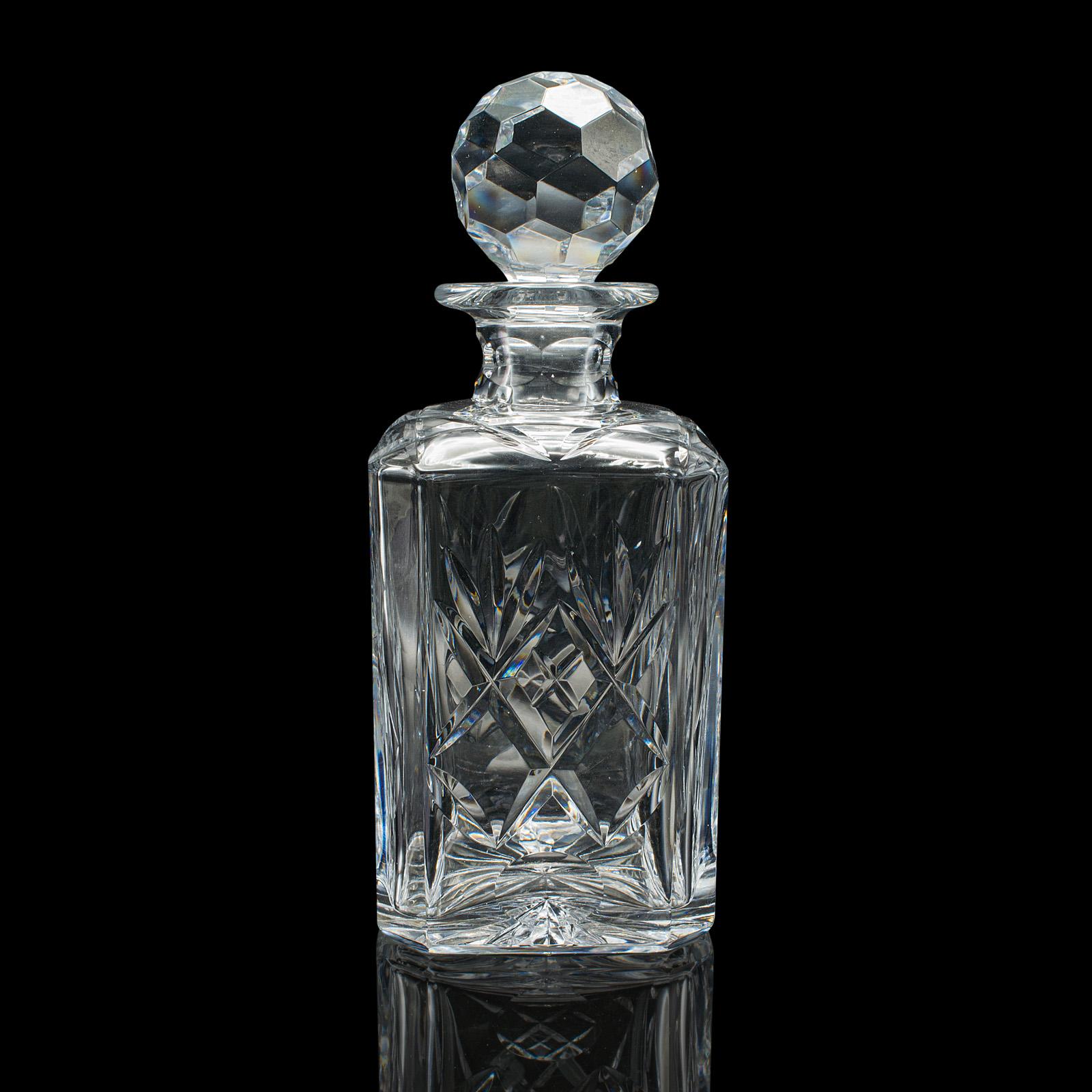 Decantador Ejecutivo Vintage para Whisky, Inglés, Cristal Tallado, Recipiente para Aguardiente siglo XX en venta