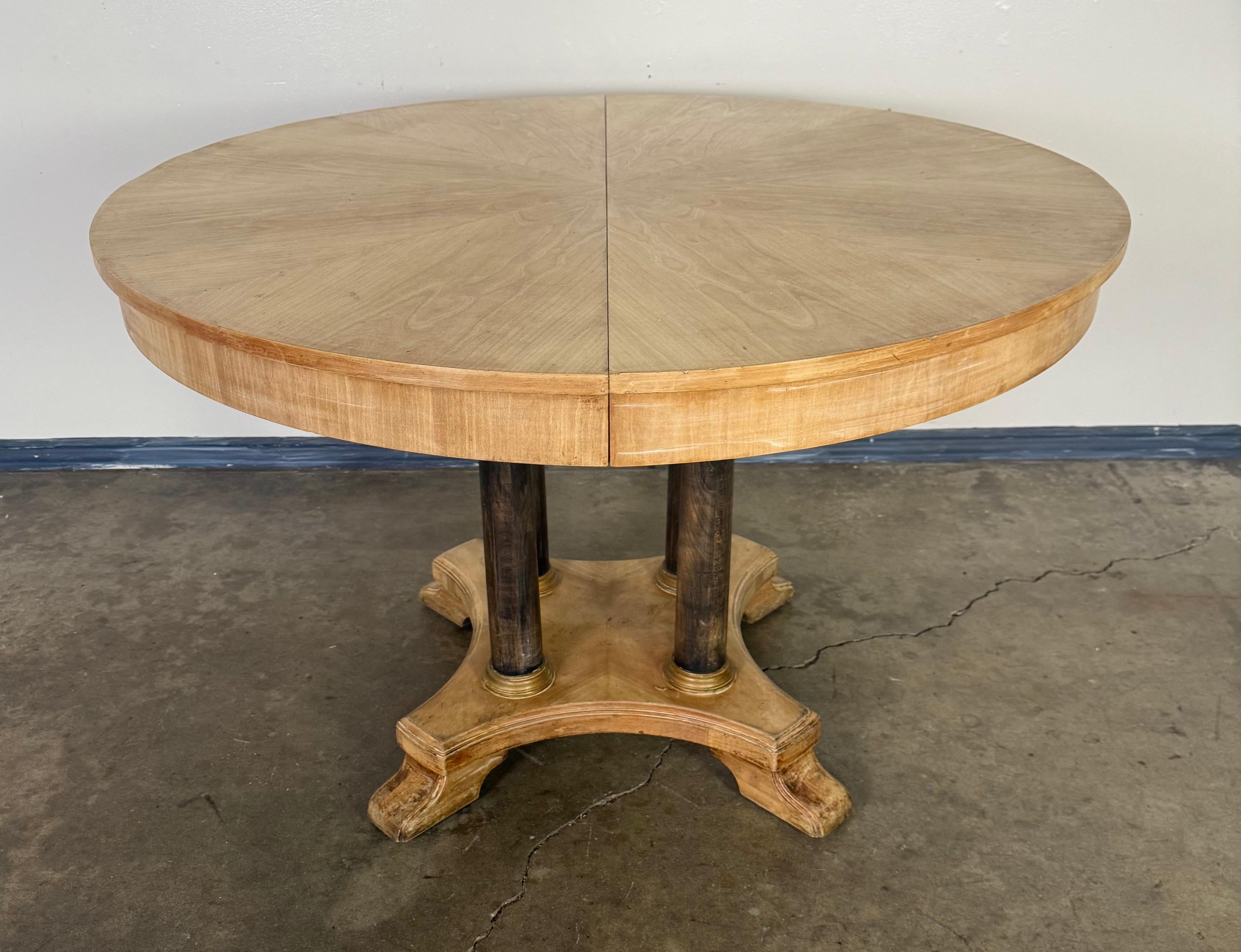 Legno Tavolo da pranzo rotondo-ovale espandibile vintage con base a piedistallo in vendita