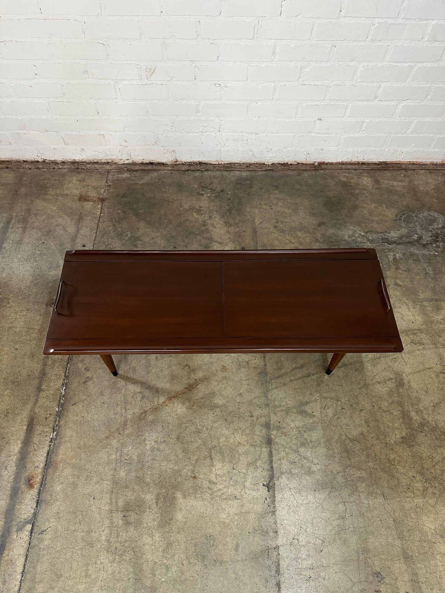 Vintage Expanding coffee table In Good Condition For Sale In Los Angeles, CA