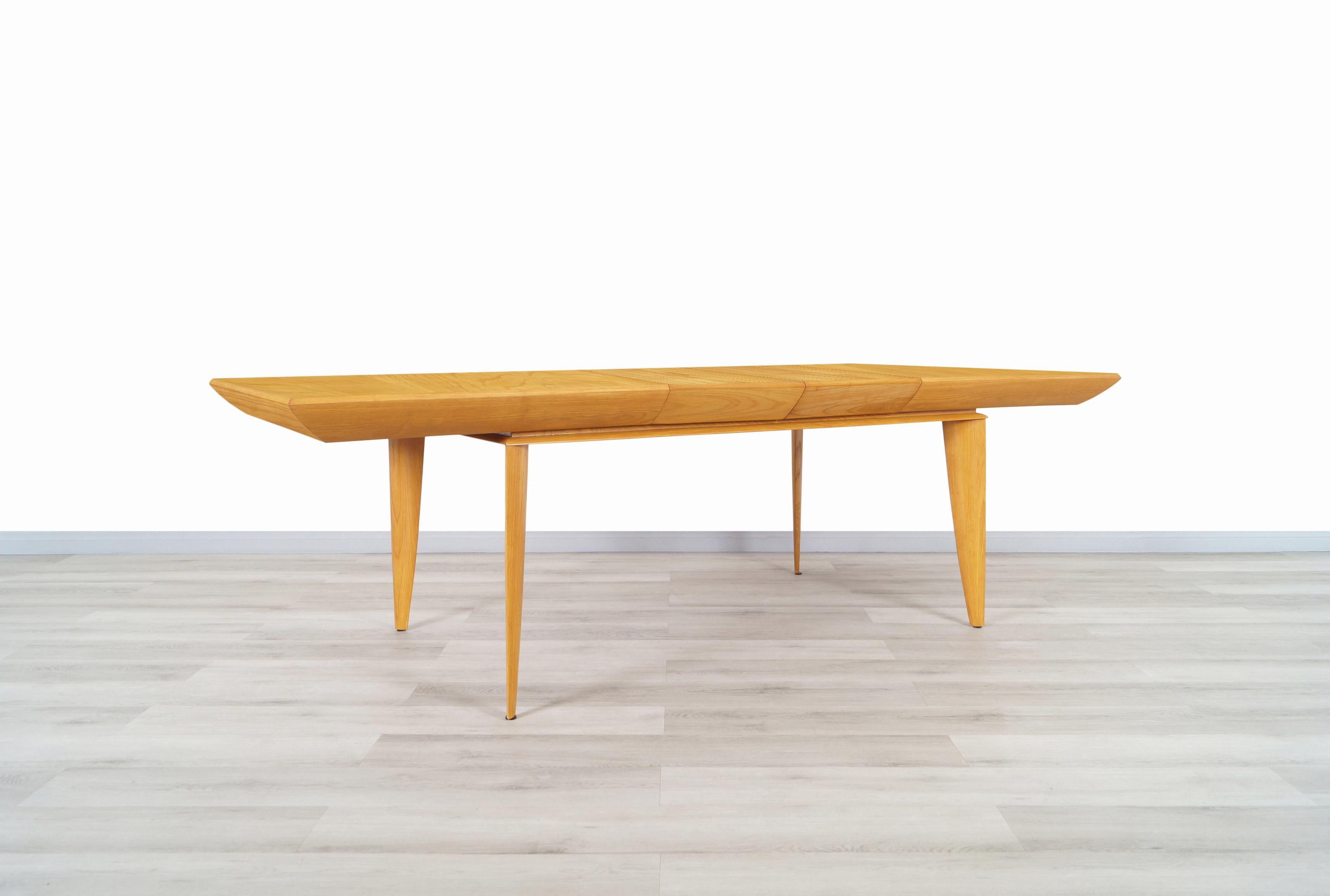 Chêne Table de salle à manger à rallonge vintage de Paul Laszlo pour Brown Saltman en vente