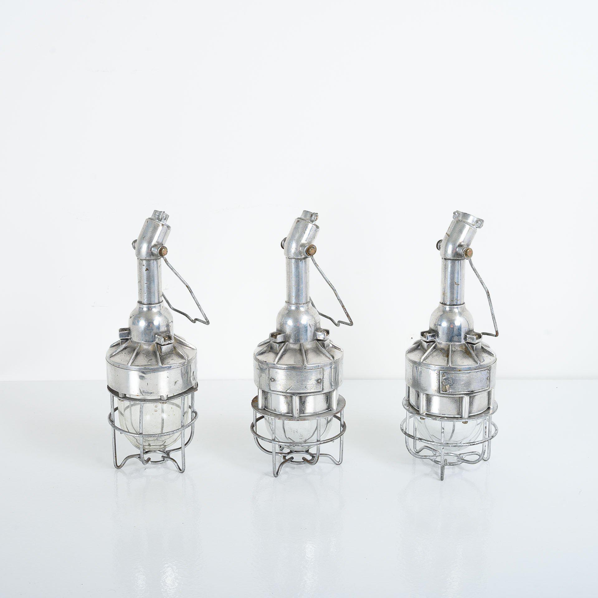 A stunning run of explosion proof task lamps.

Cast aluminium with heavy gauge glass enclosure protected with a cage design.

These fittings were designed as a mobile lamp for engineers to aid repair in extremely hazardous locations where naked