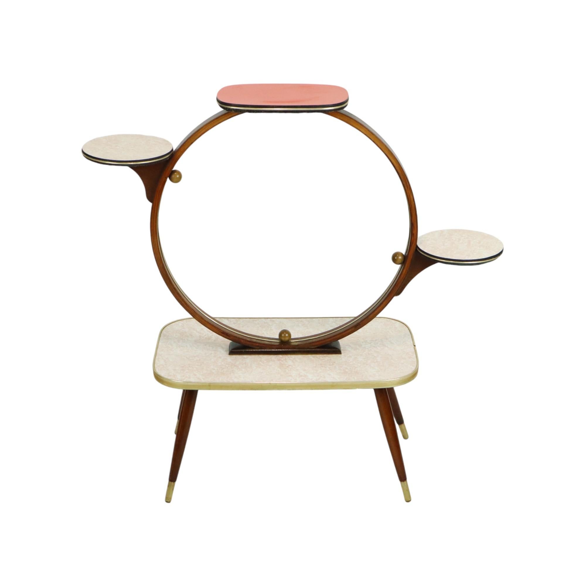 Vintage mid-century formica en houten plantentafel, plantenstandaard met conische houten pootjes, expo 58 design, jaren 50.

Prachtig en authentiek vintage object, modern gestileerde plantentafel met een tijdloos design, de formica bladen hebben